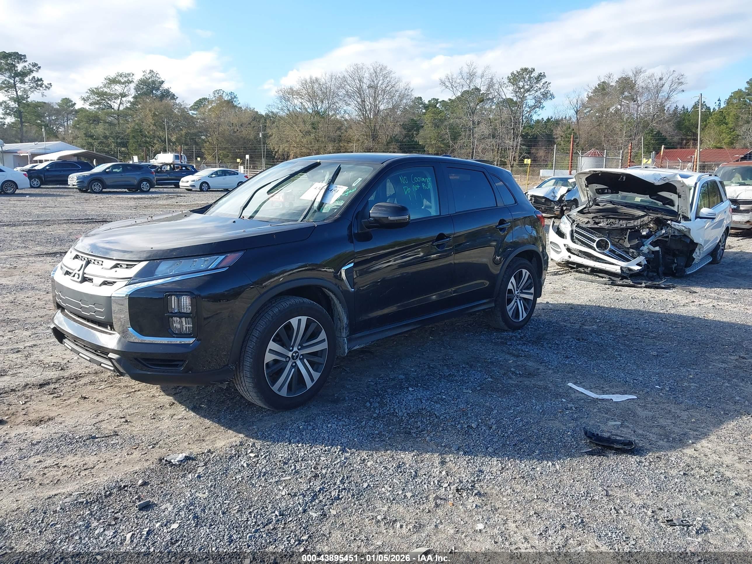 MITSUBISHI OUTLANDER image 2