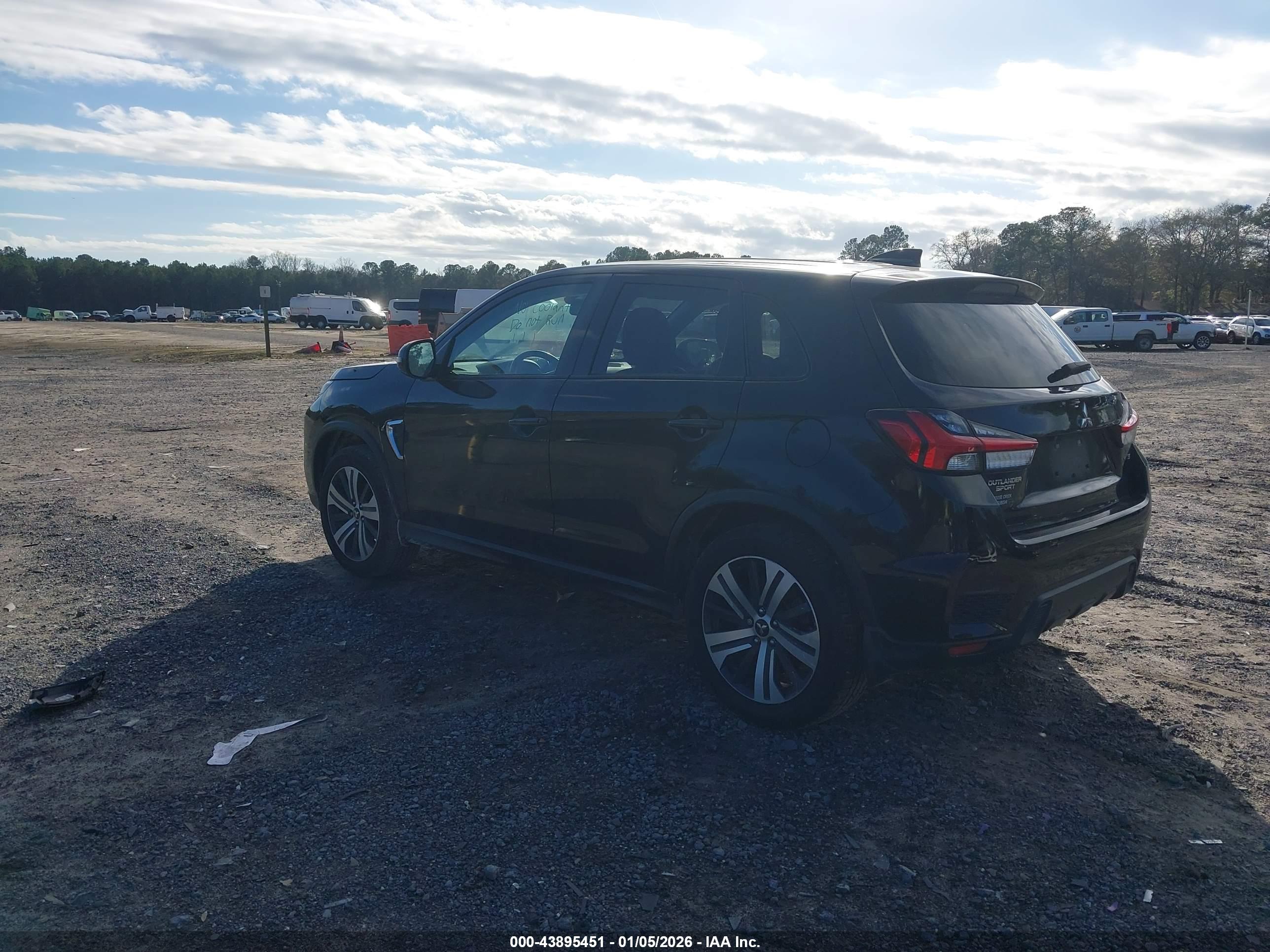 MITSUBISHI OUTLANDER image 3