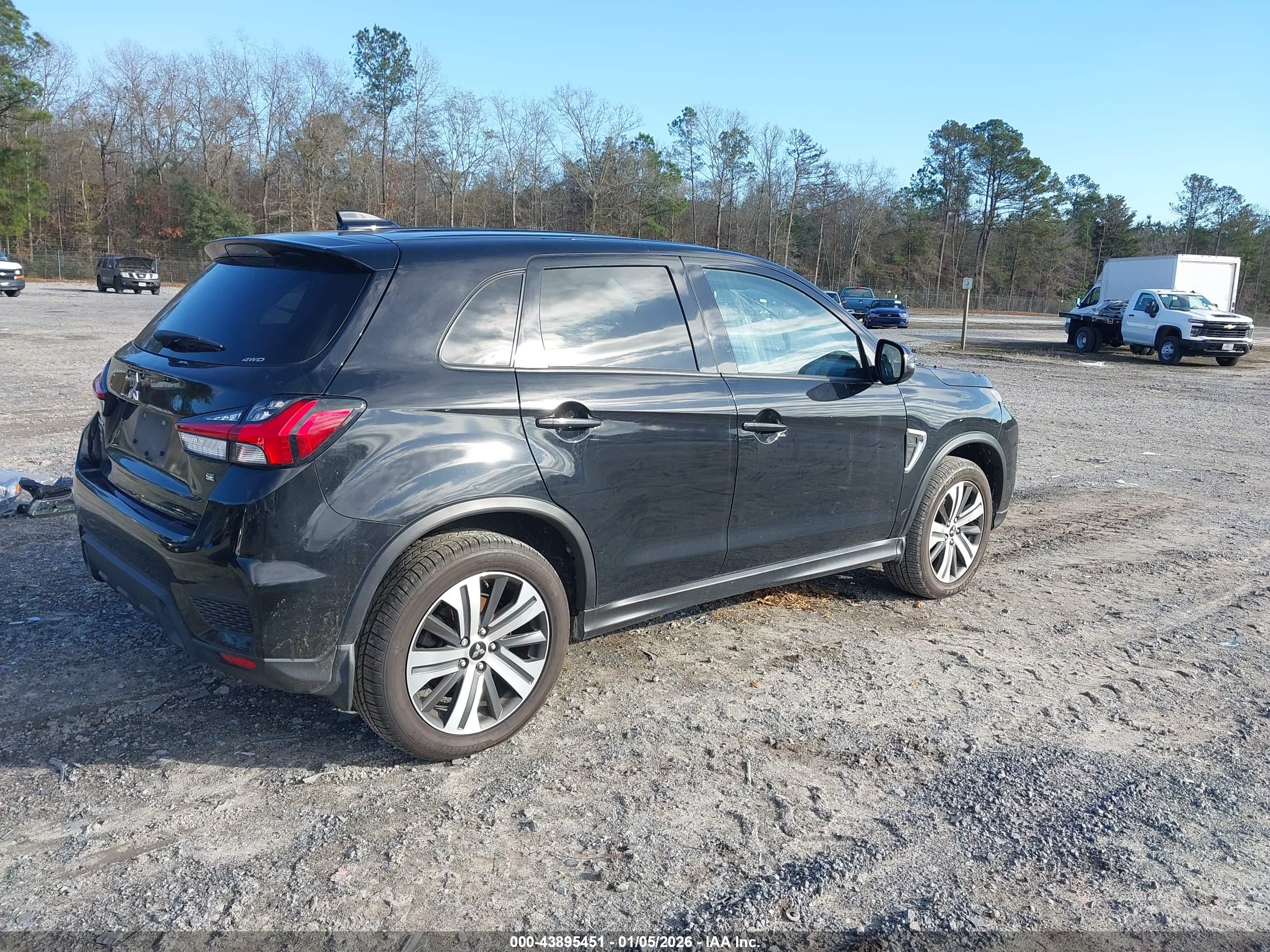 MITSUBISHI OUTLANDER image 4