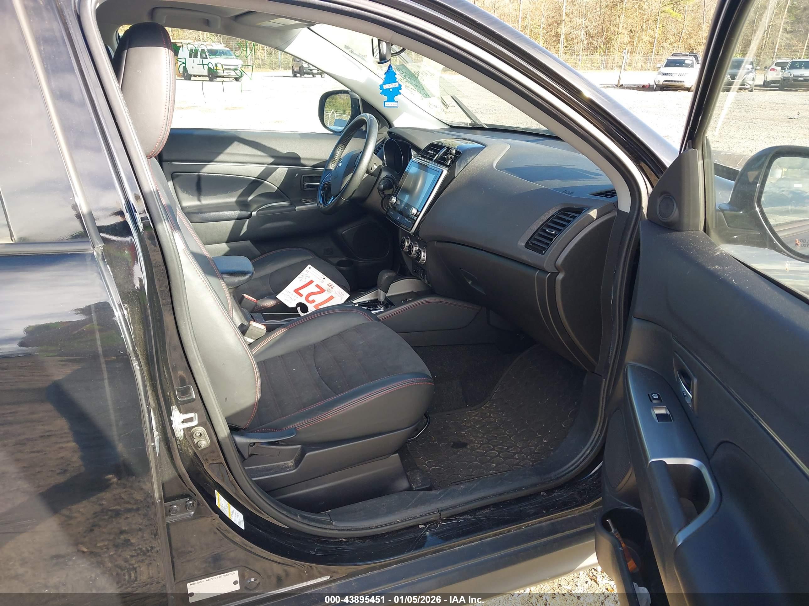 MITSUBISHI OUTLANDER image 5