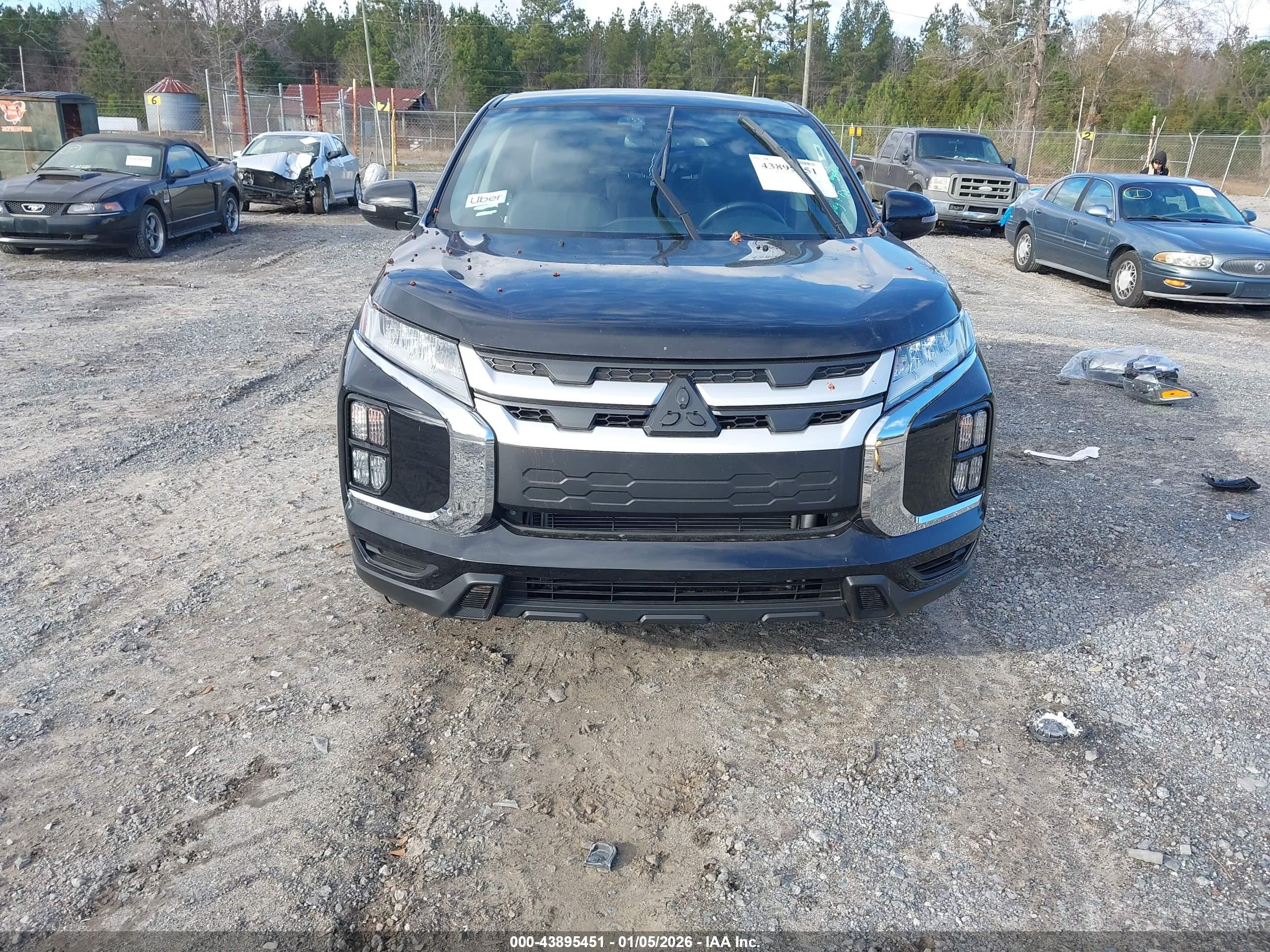 MITSUBISHI OUTLANDER image 6