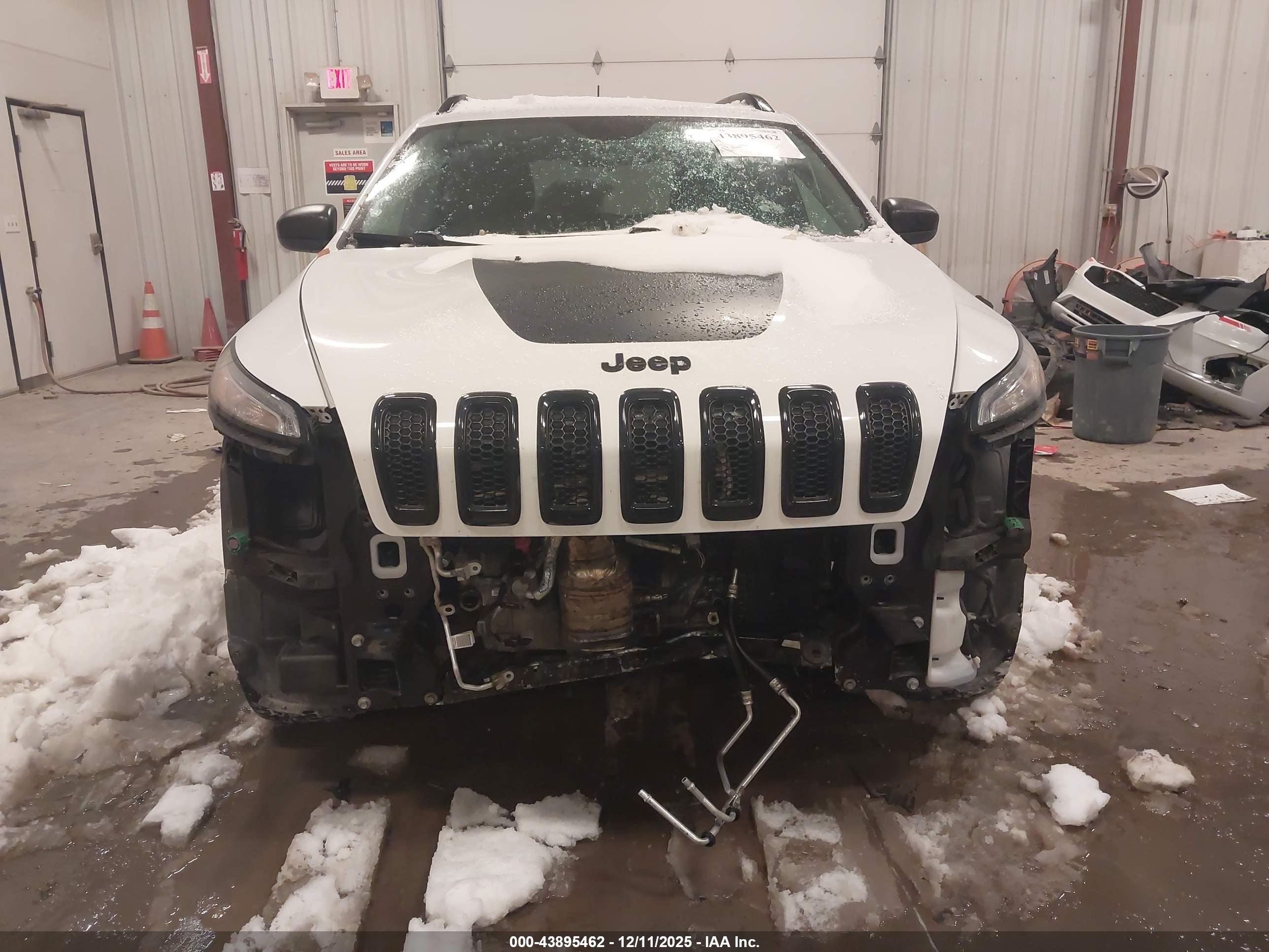 JEEP CHEROKEE image 6