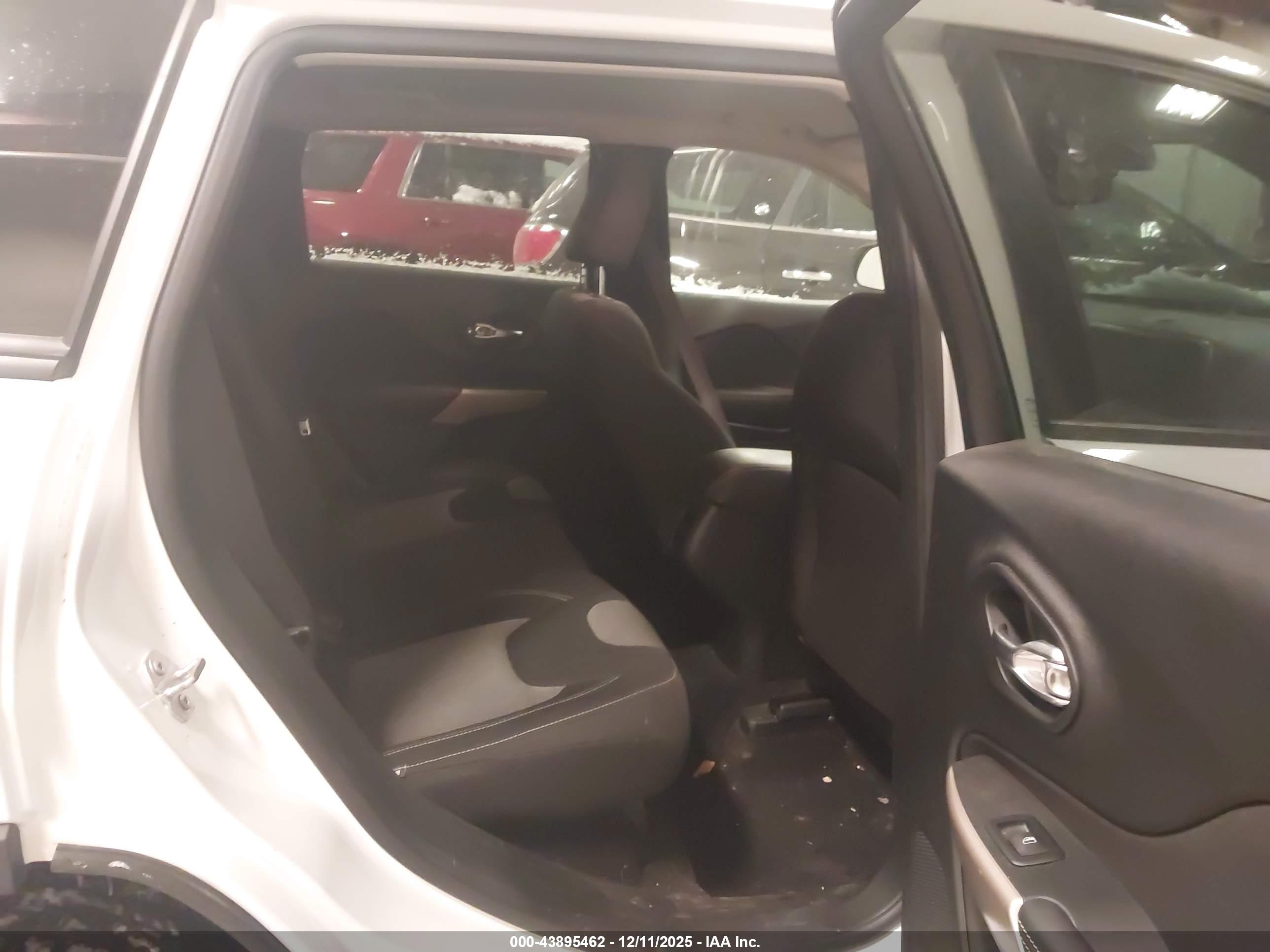 JEEP CHEROKEE image 8
