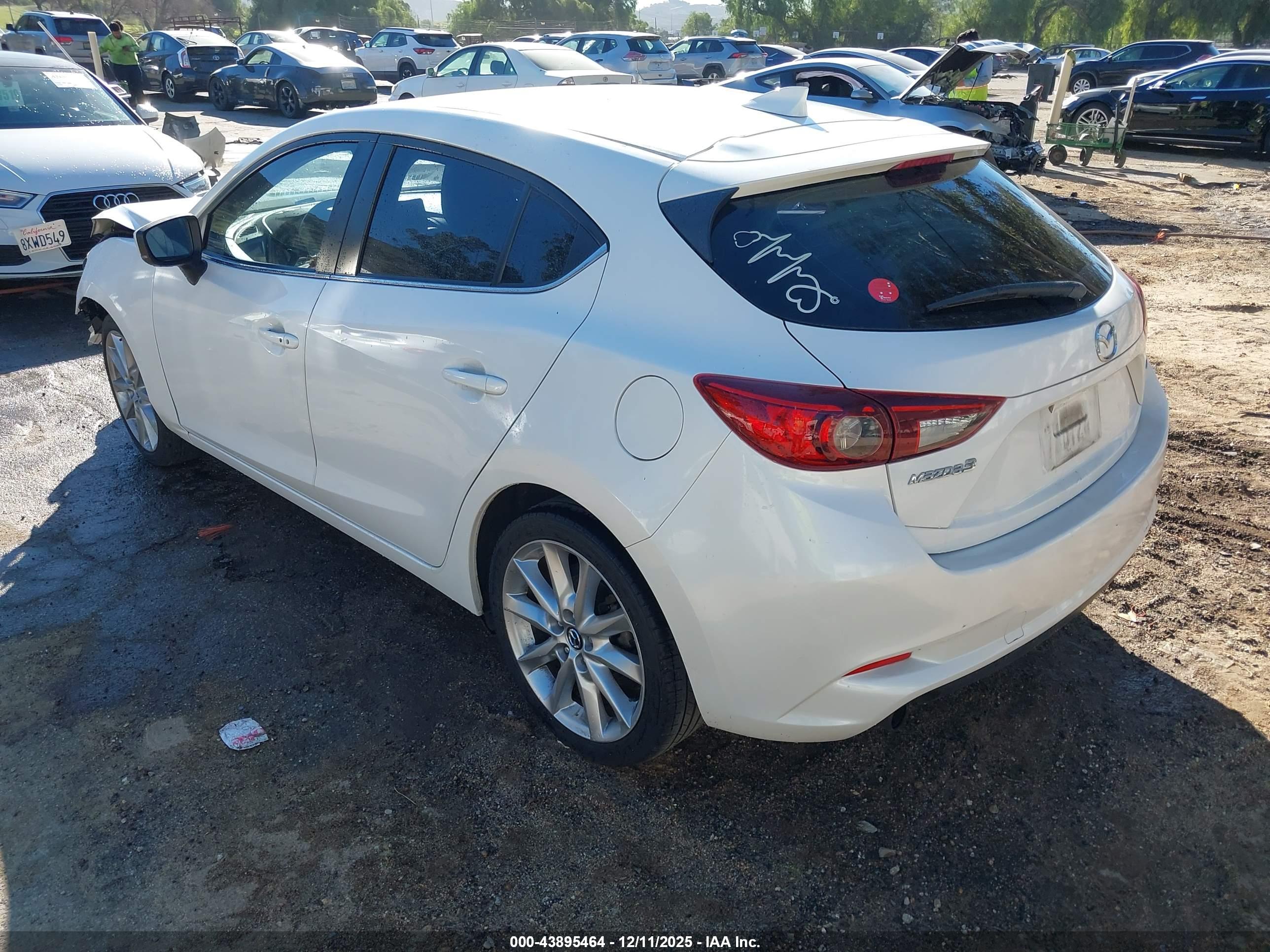 MAZDA MAZDA3 image 3