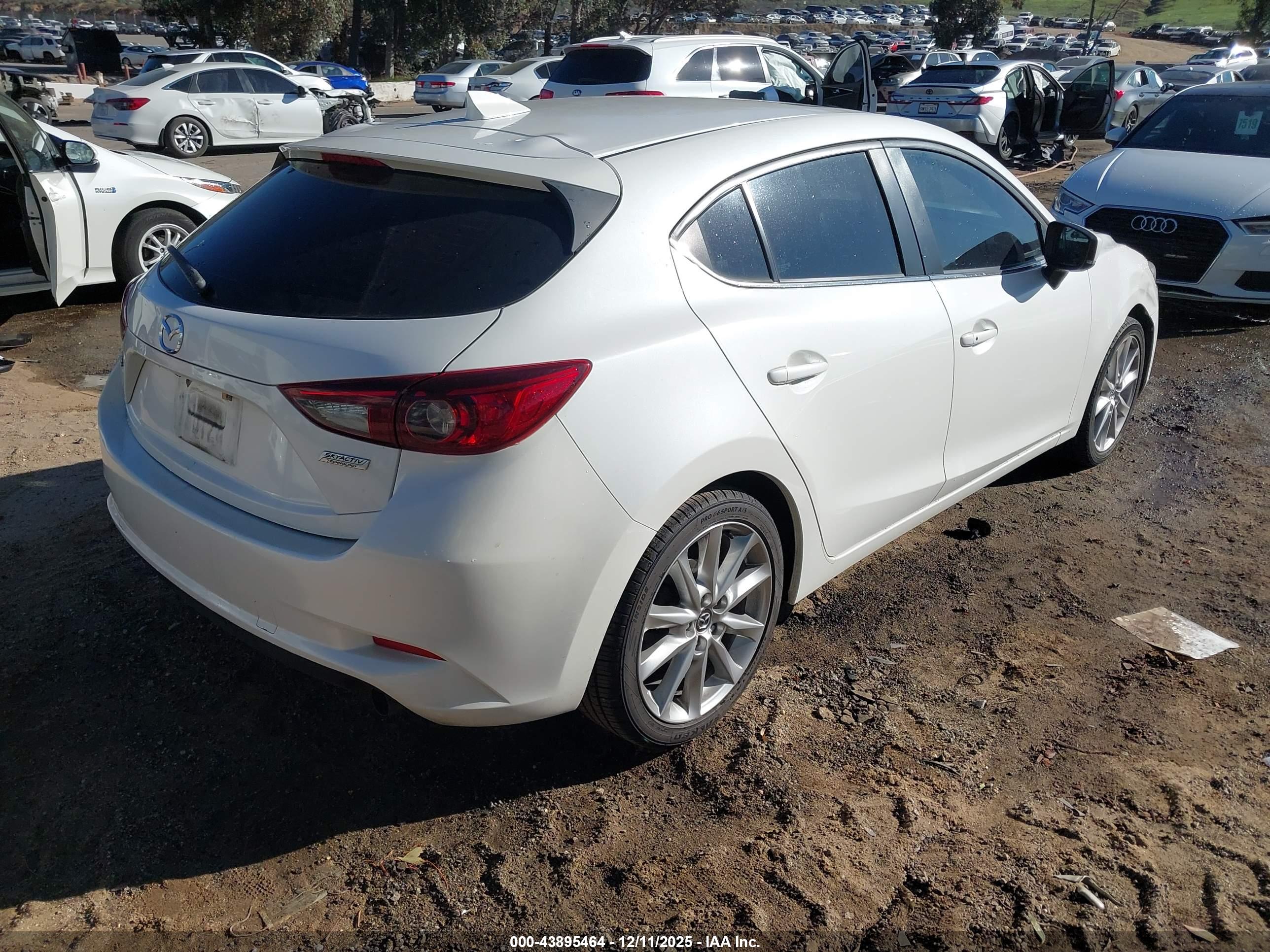 MAZDA MAZDA3 image 4