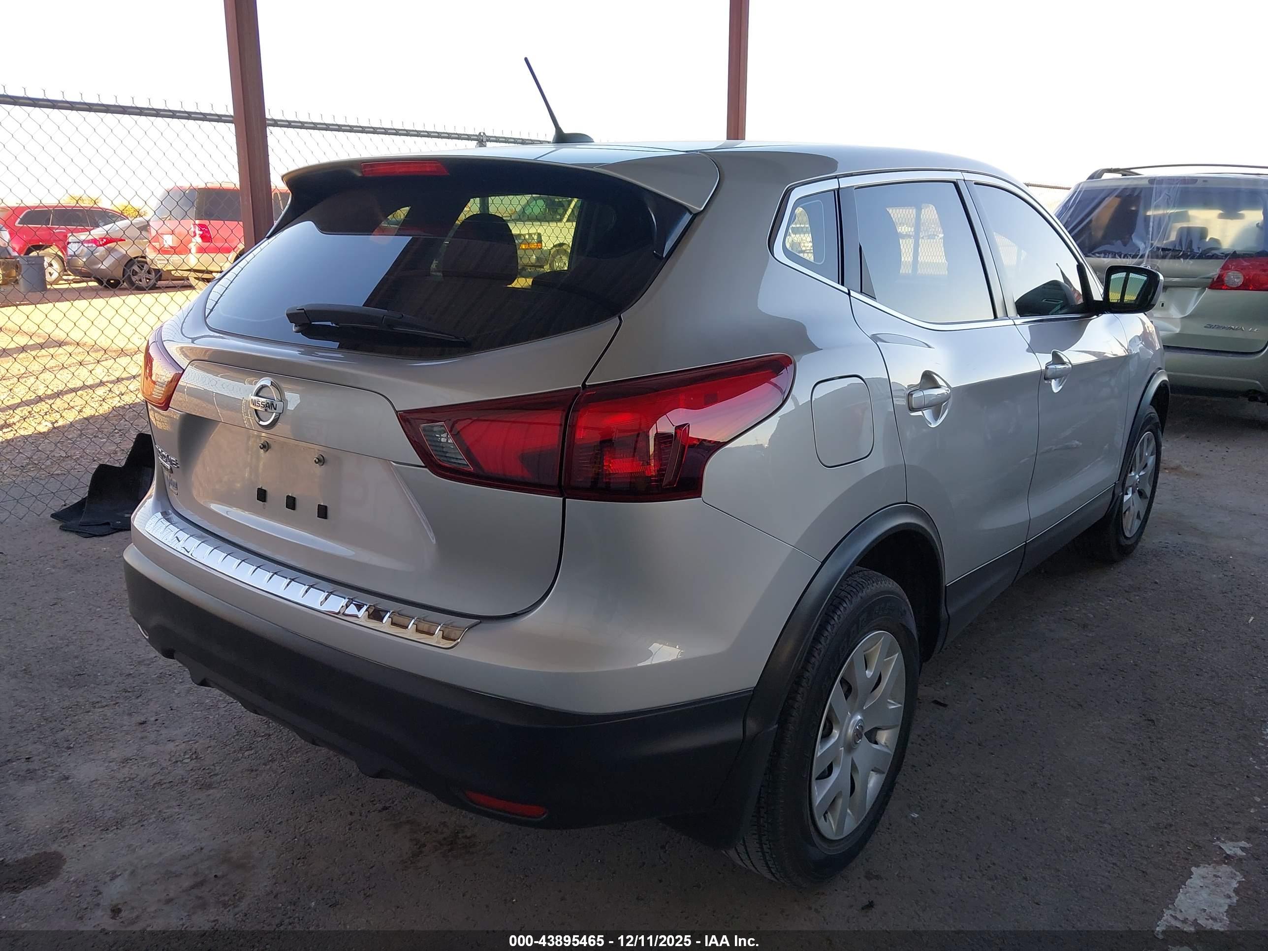 NISSAN ROGUE image 4