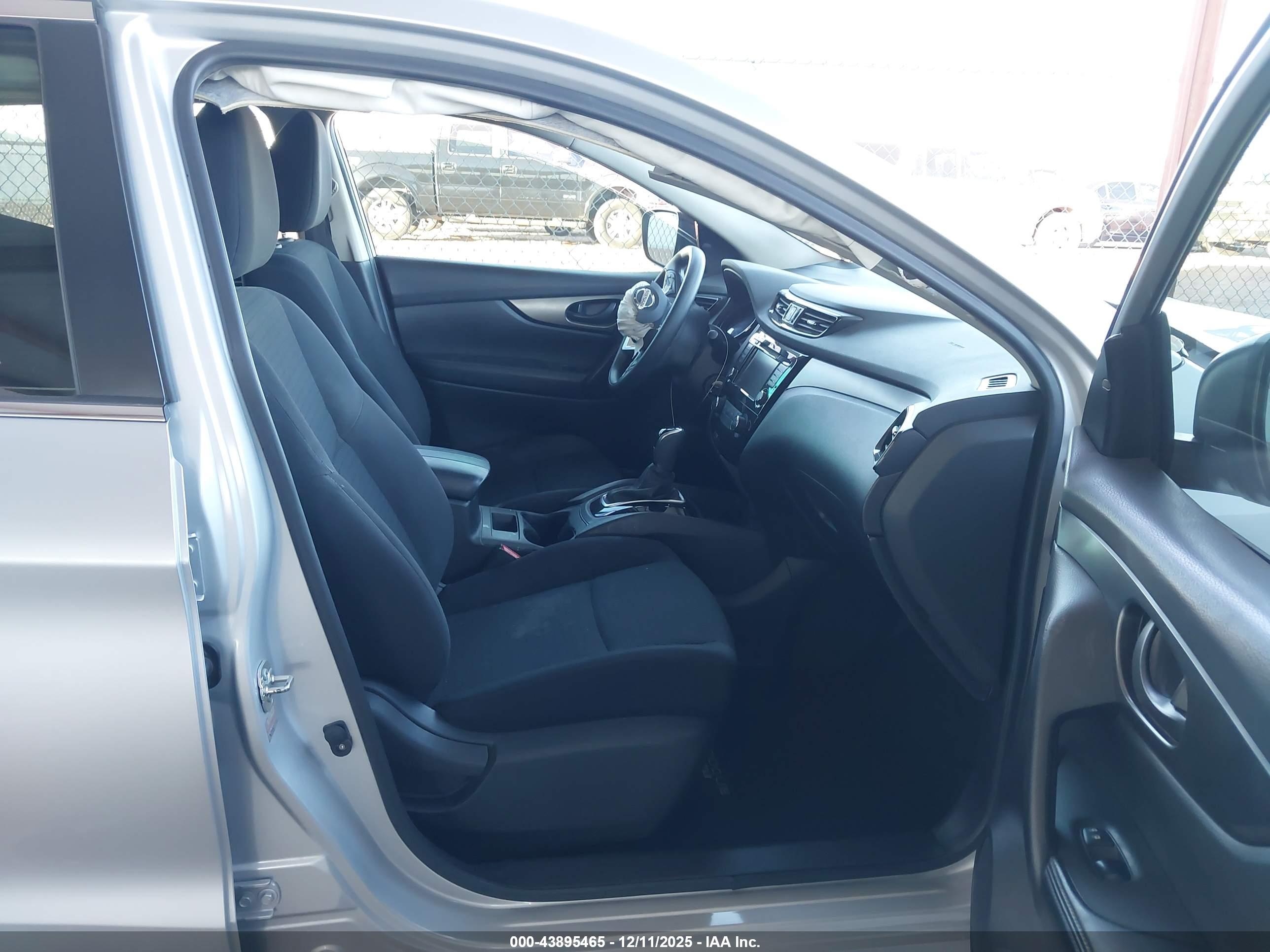 NISSAN ROGUE image 5