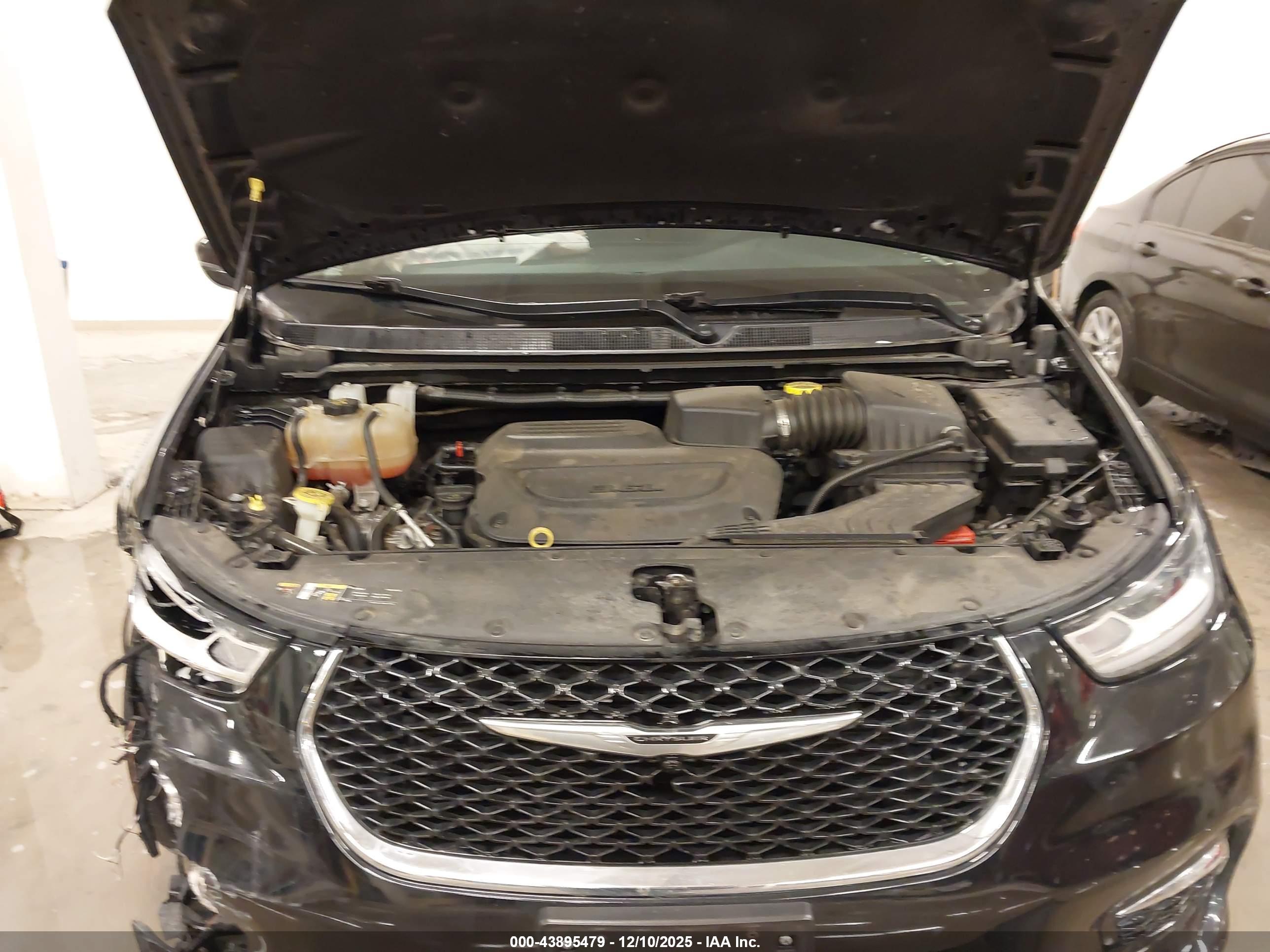 CHRYSLER PACIFICA image 10
