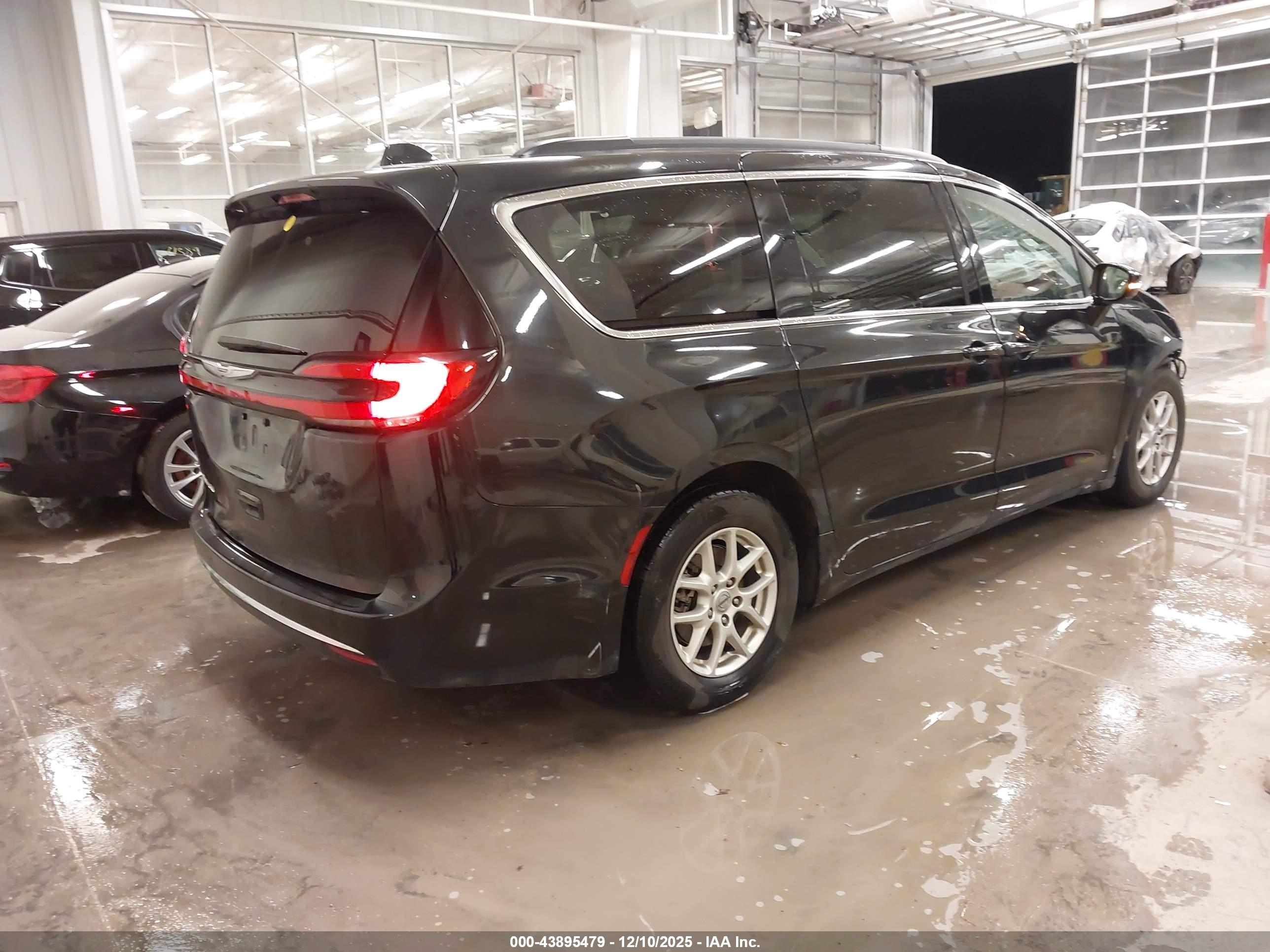 CHRYSLER PACIFICA image 4