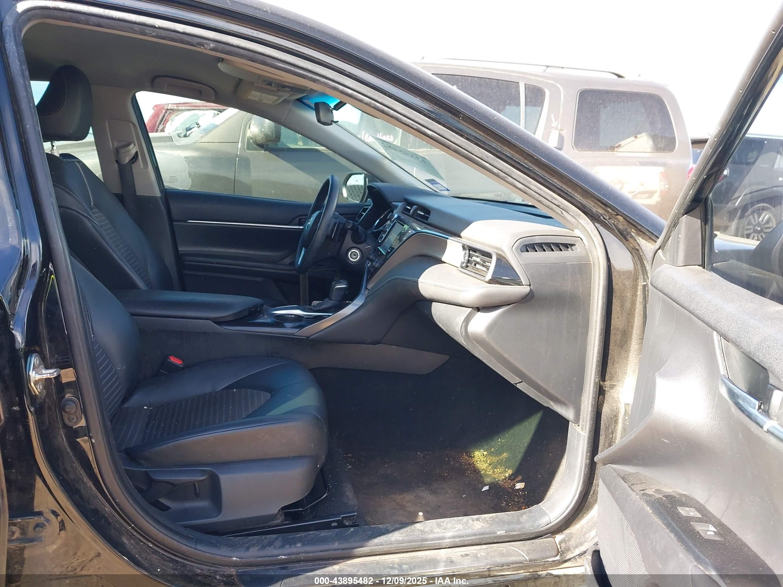 TOYOTA CAMRY image 5