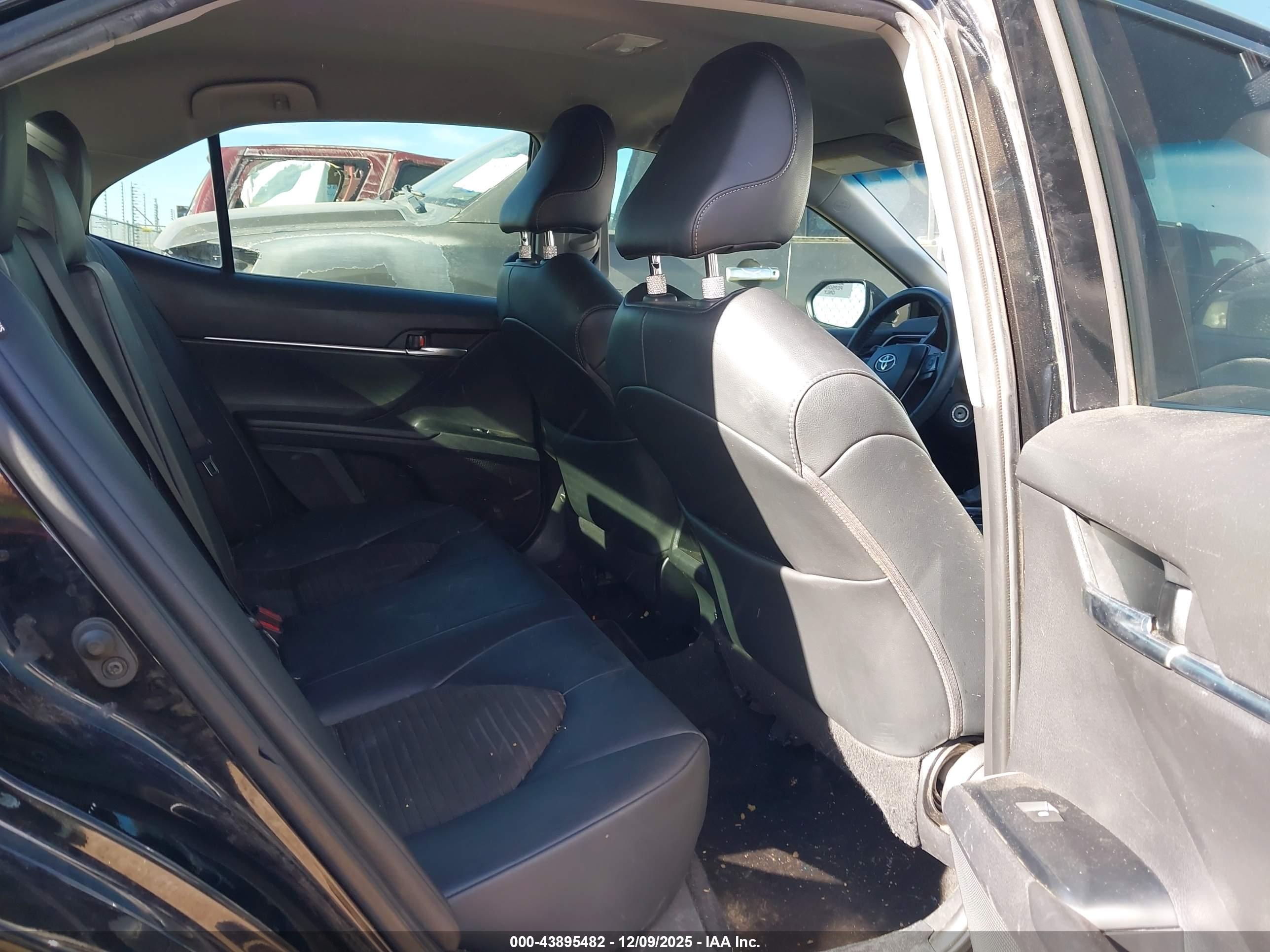 TOYOTA CAMRY image 8