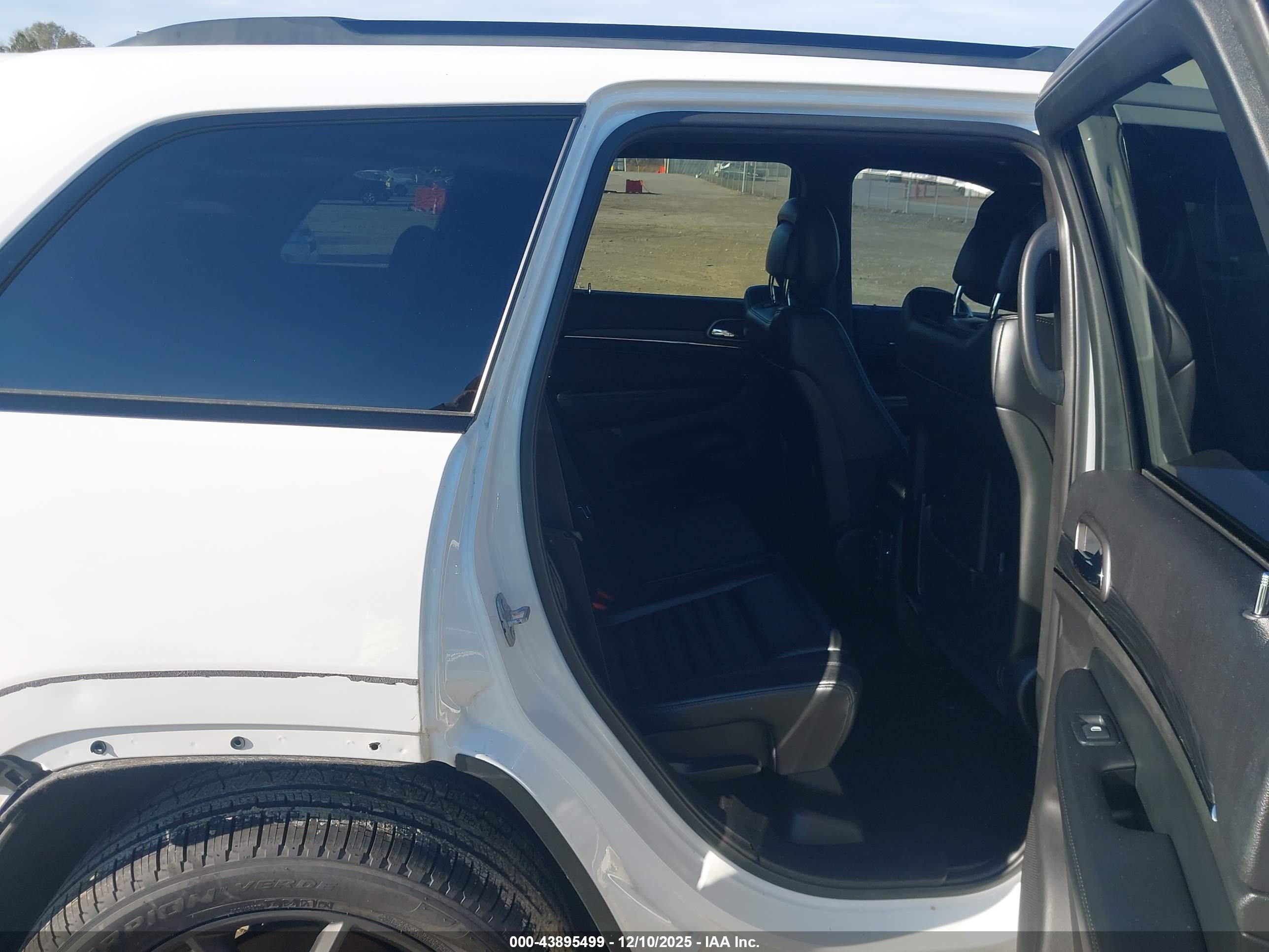 JEEP GRAND image 8