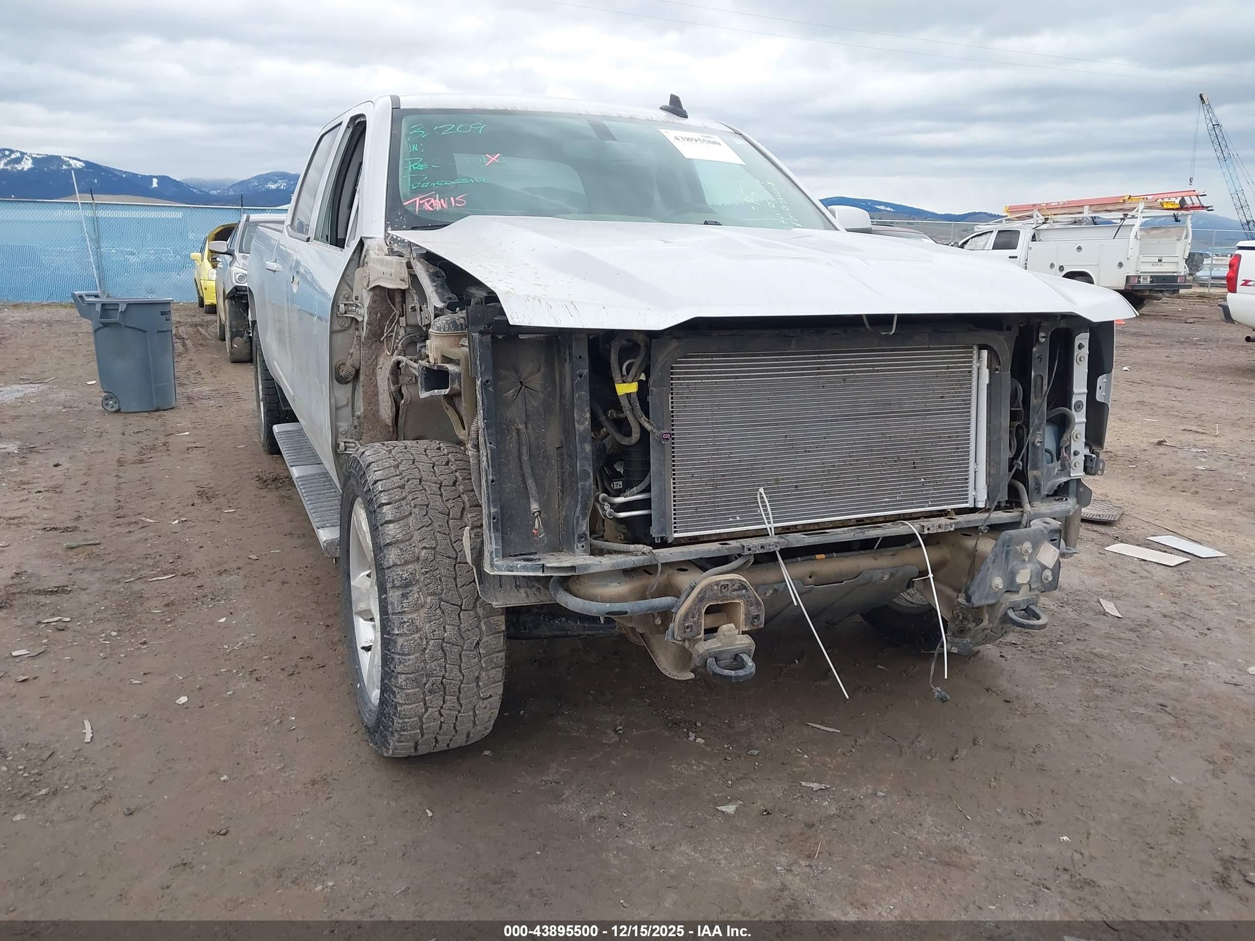 CHEVROLET SILVERADO image 6