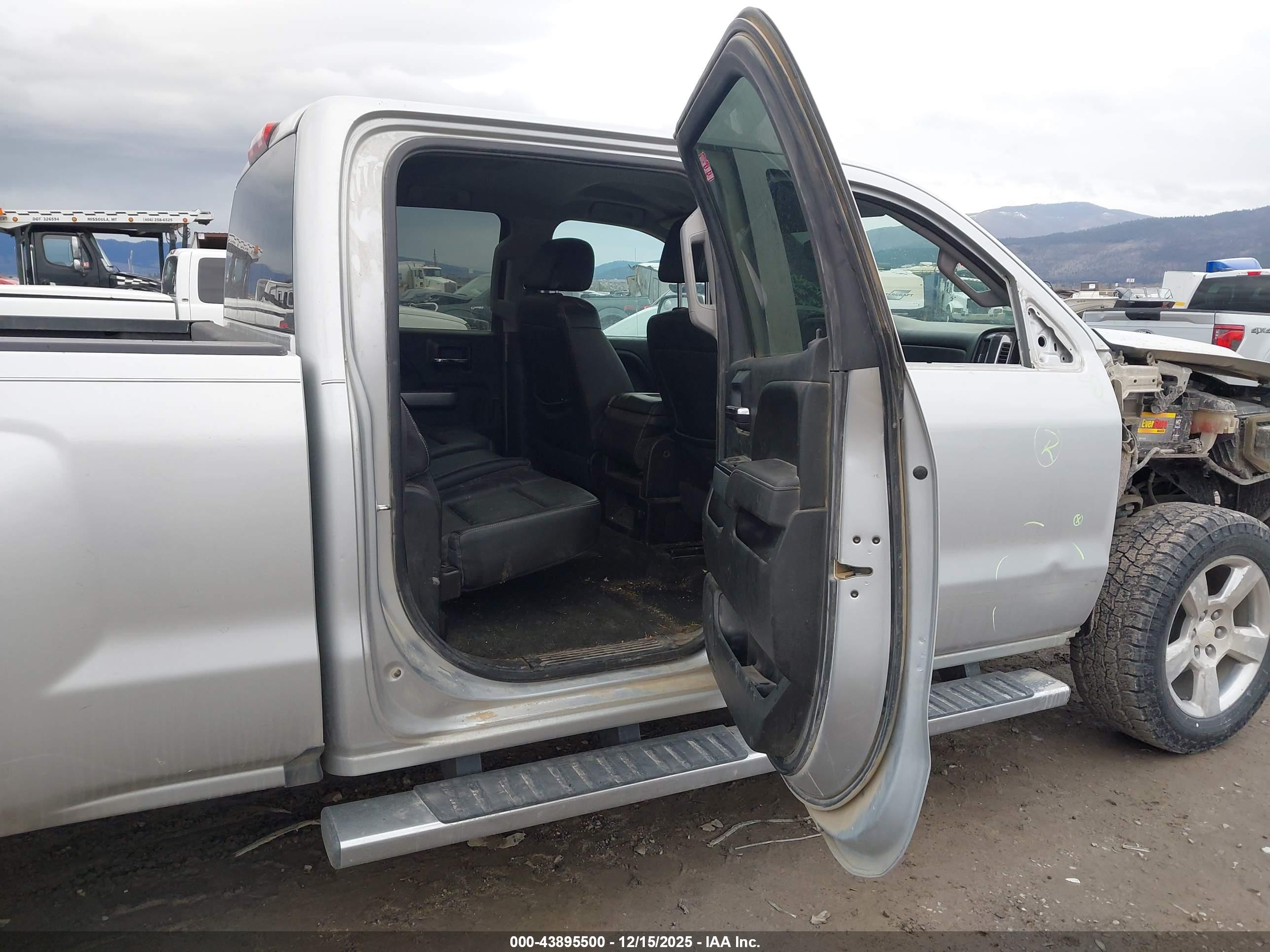 CHEVROLET SILVERADO image 8