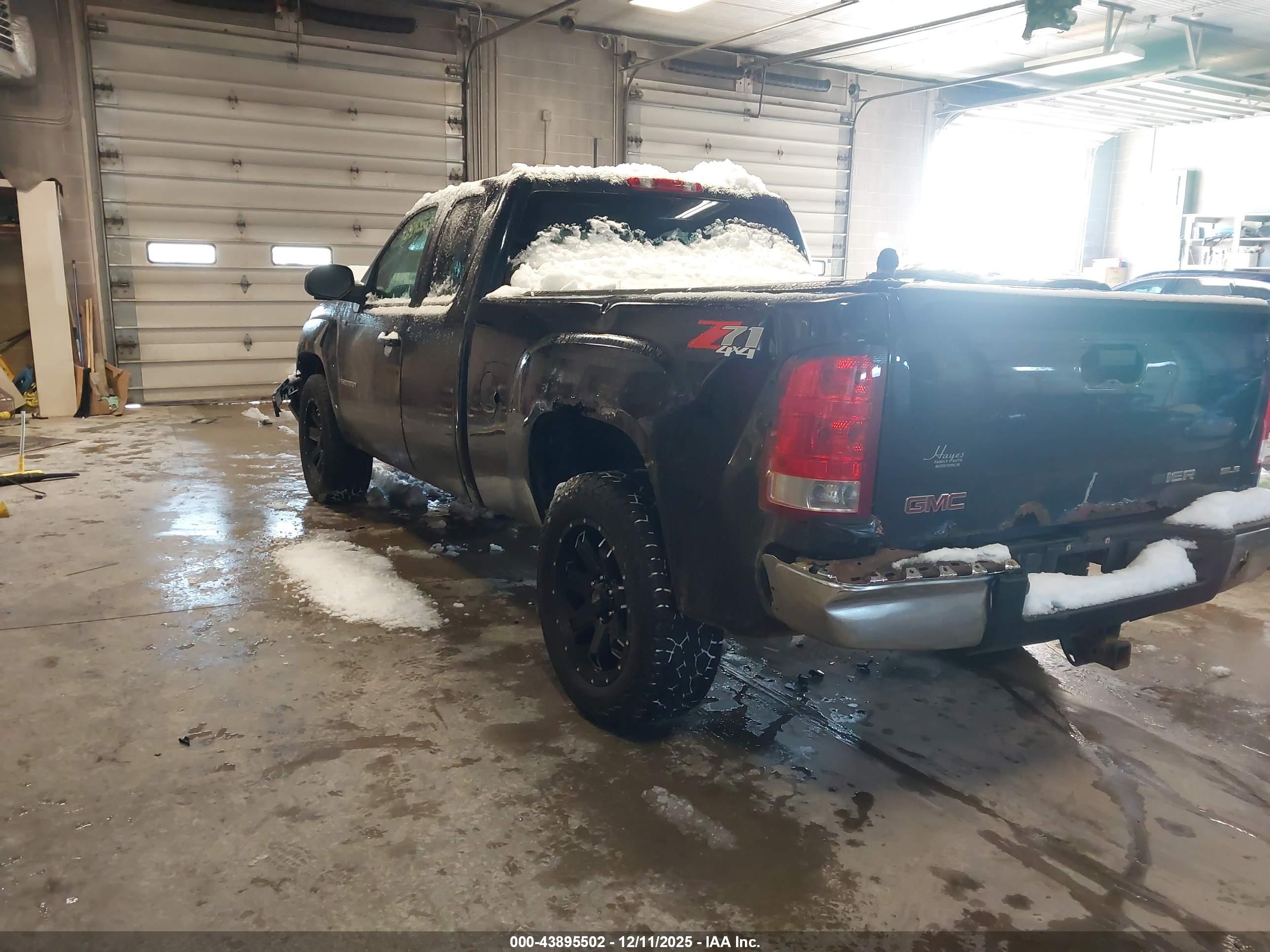 GMC SIERRA image 3