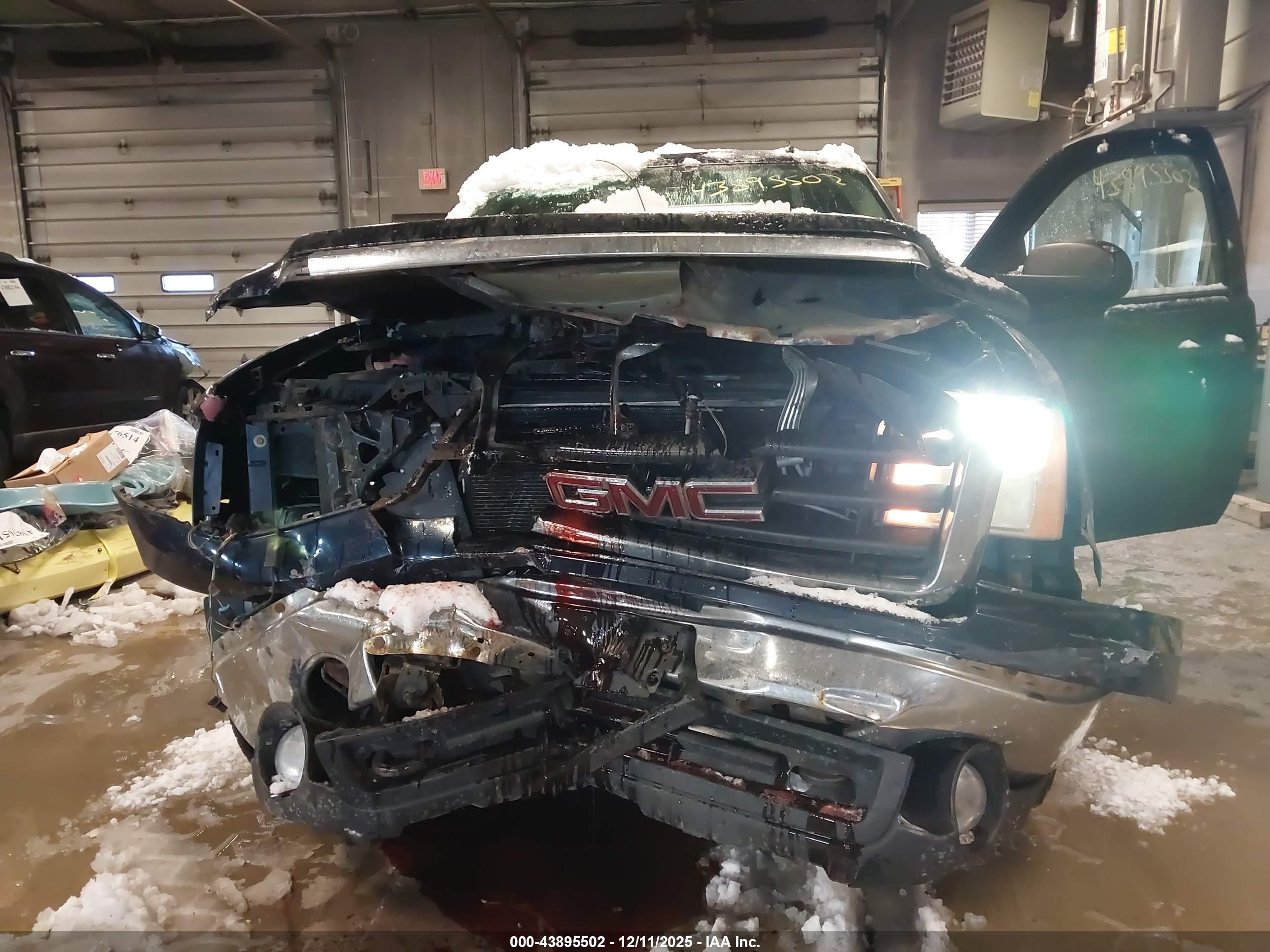 GMC SIERRA image 6