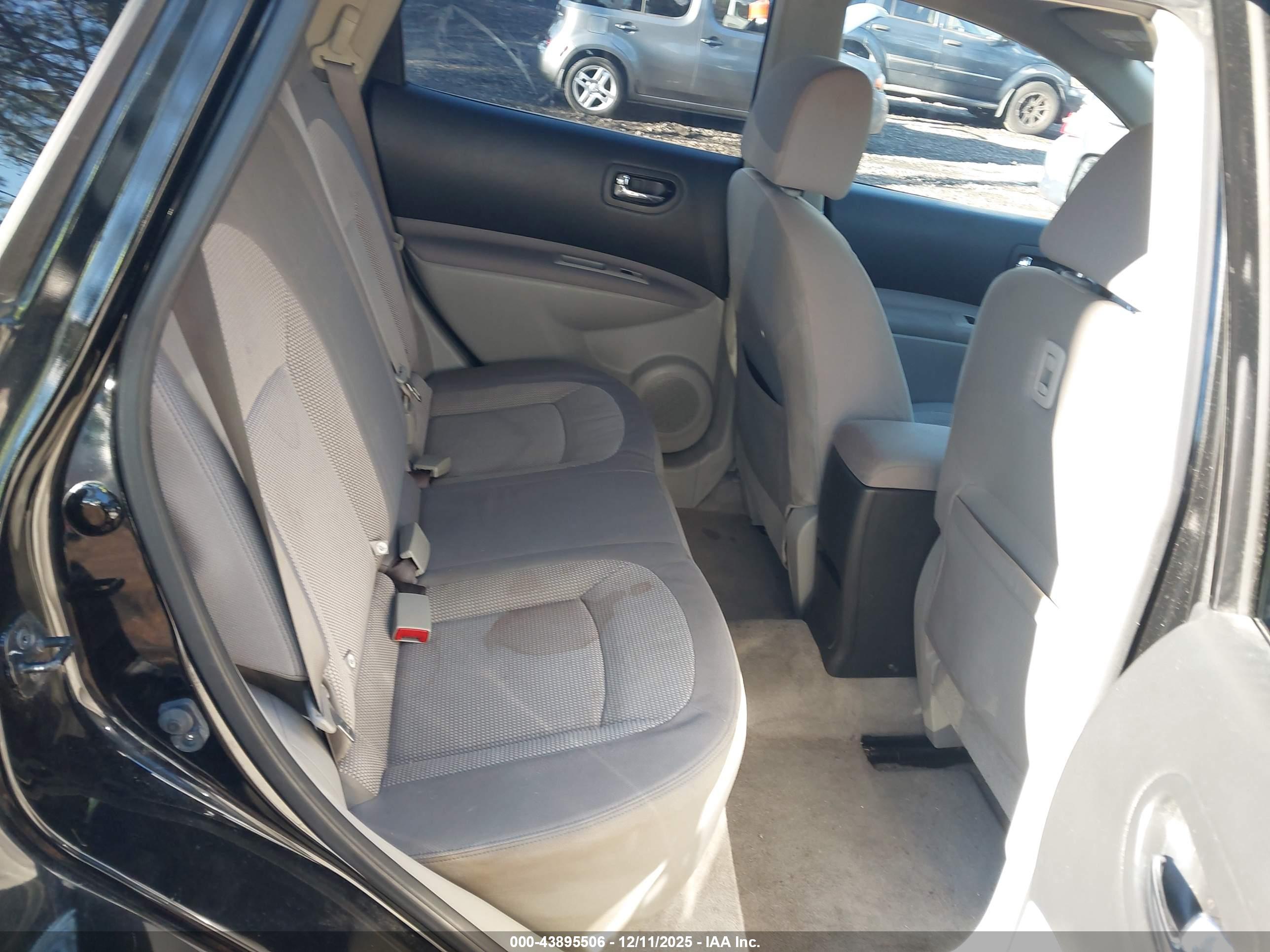 NISSAN ROGUE image 8
