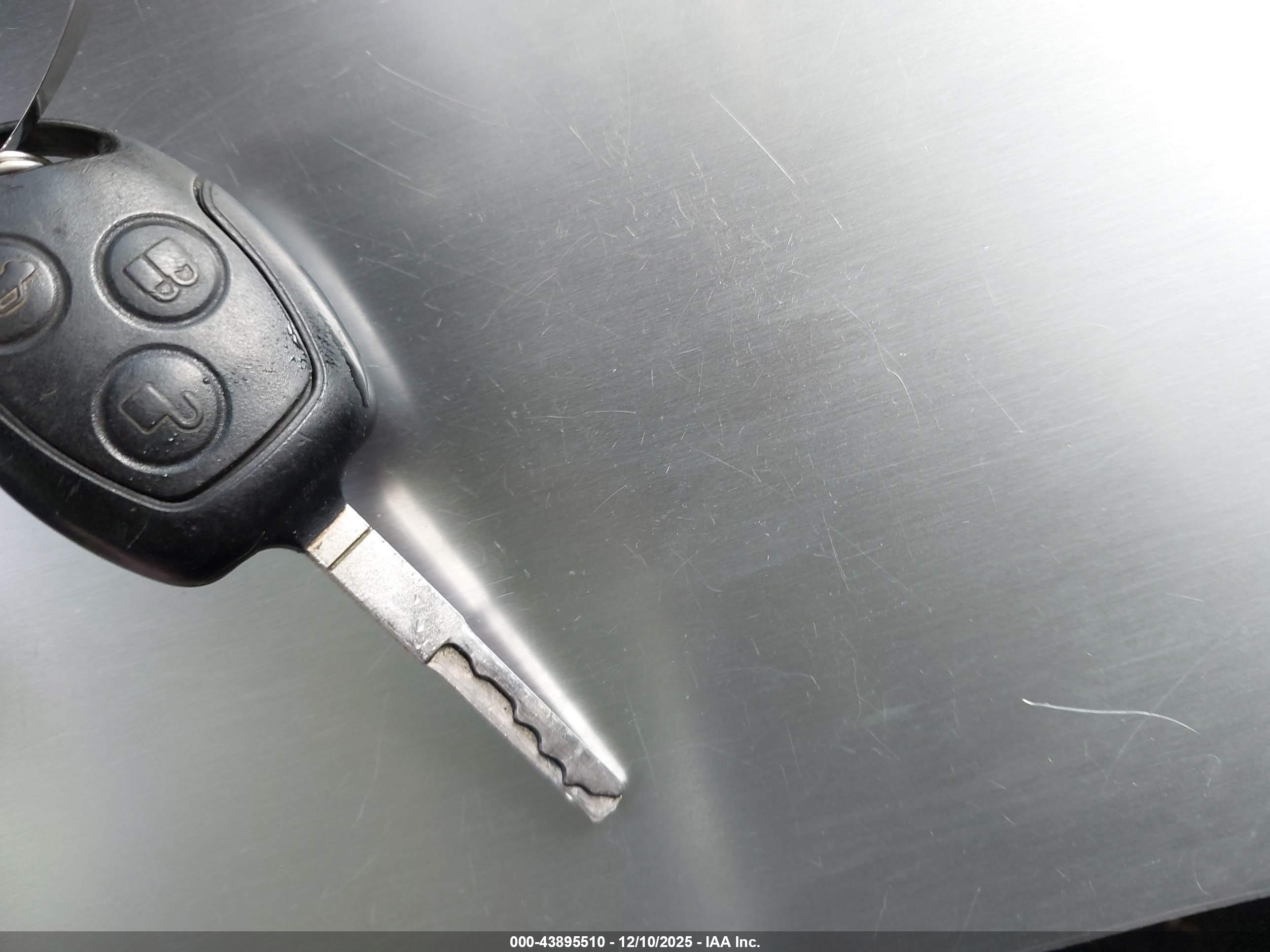 FORD FIESTA image 11