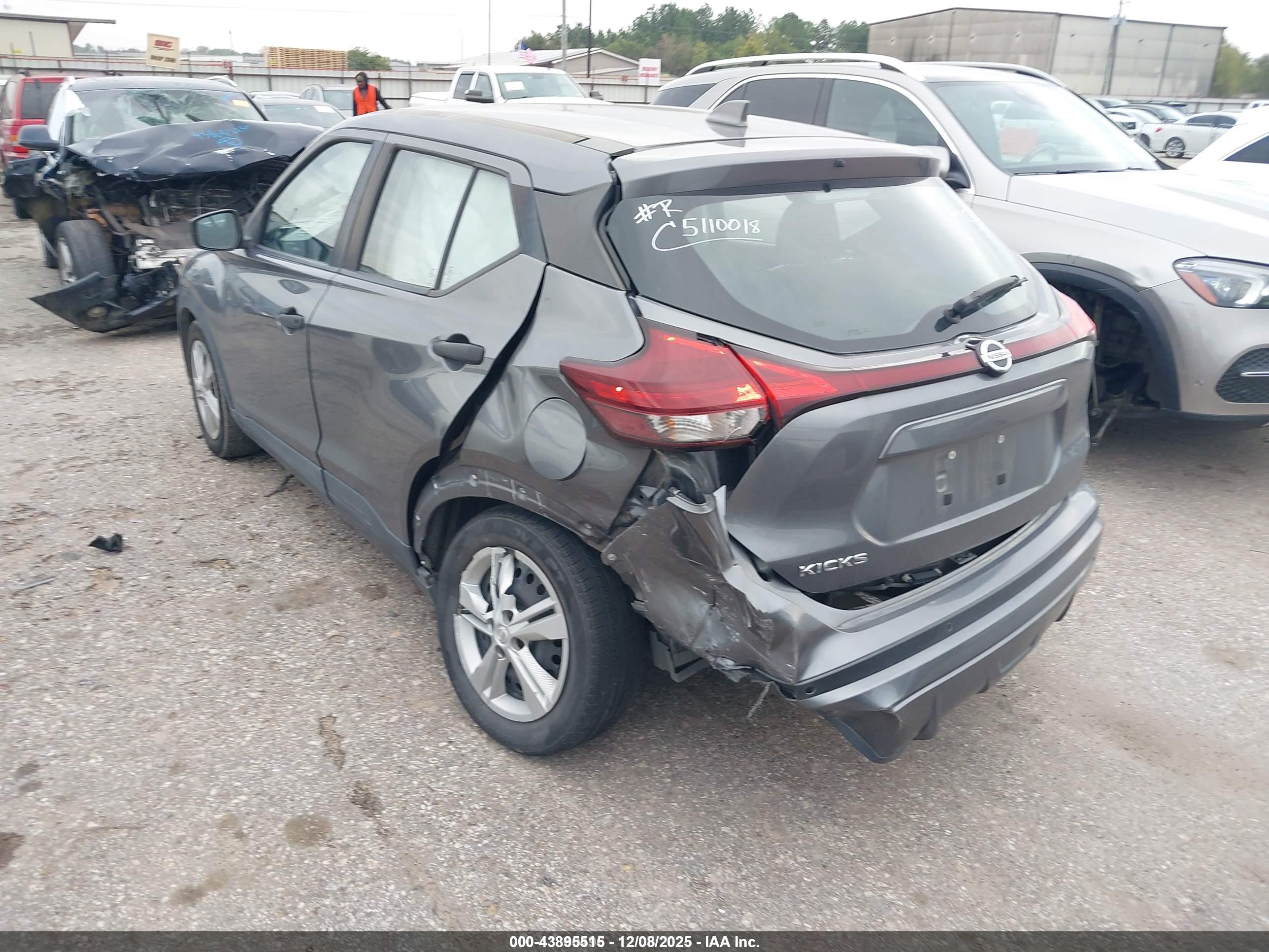 NISSAN KICKS image 3