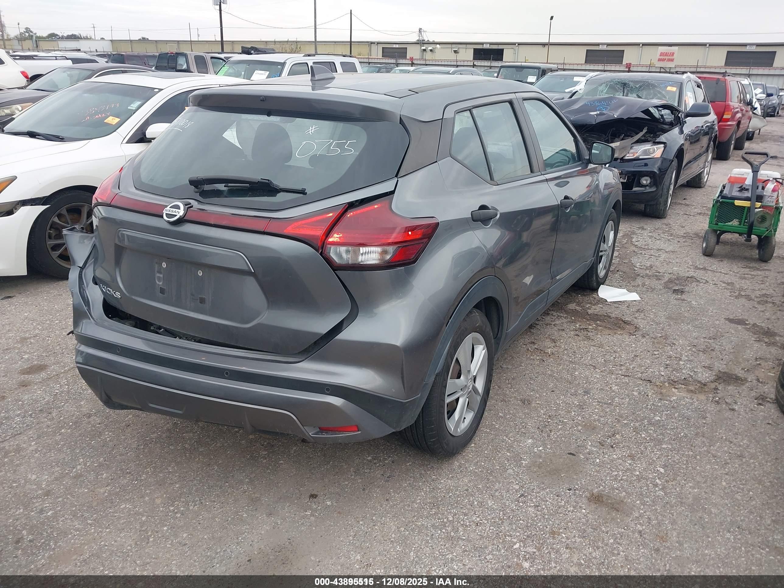 NISSAN KICKS image 4