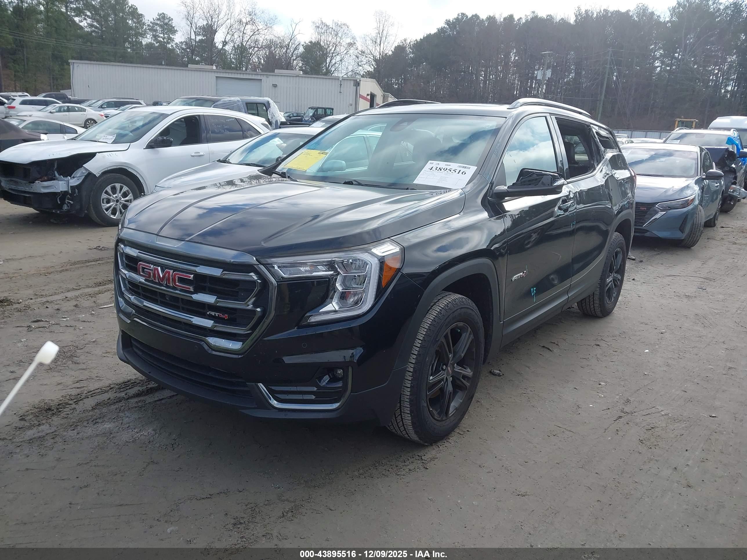 GMC TERRAIN image 2