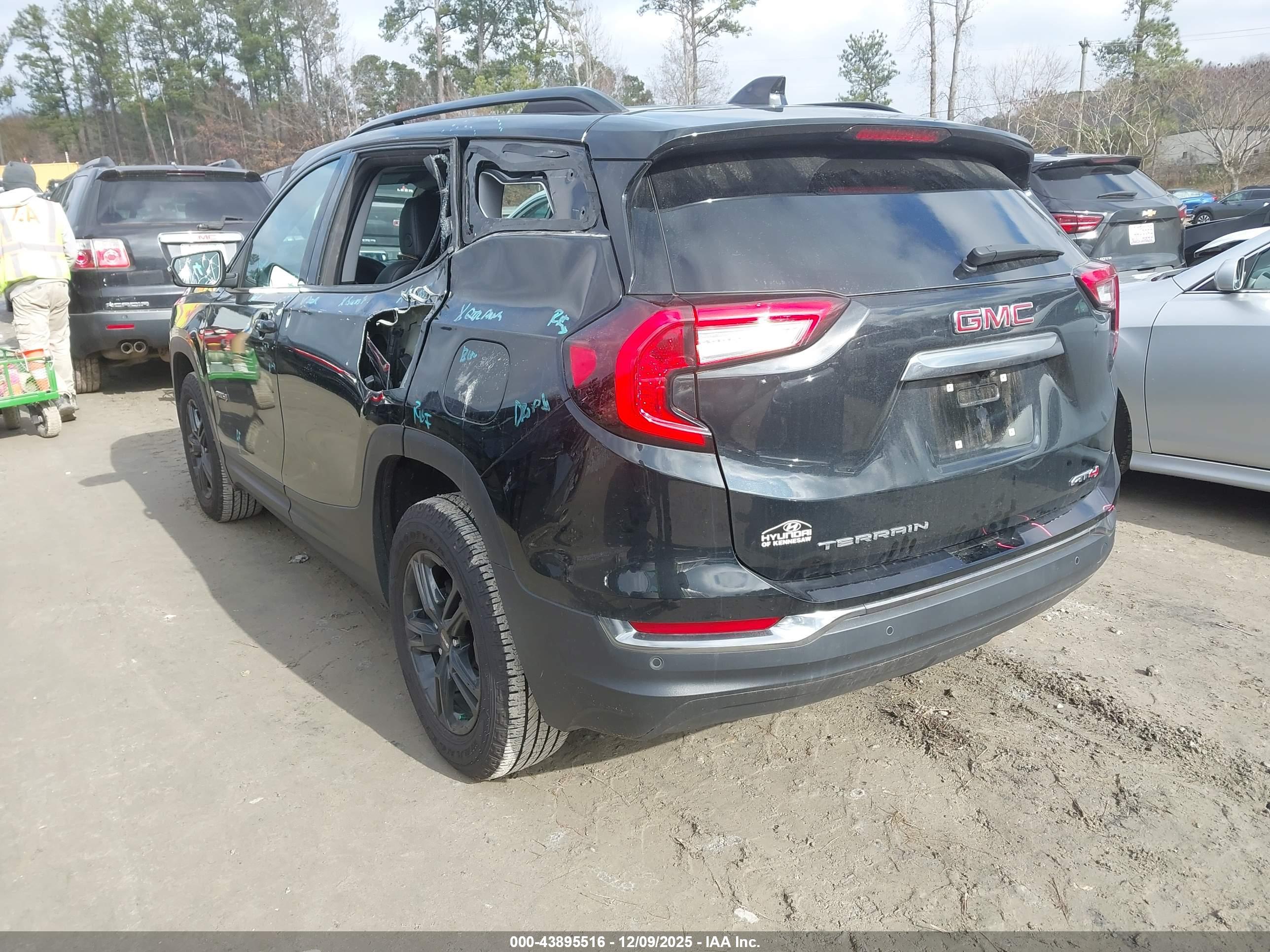 GMC TERRAIN image 3