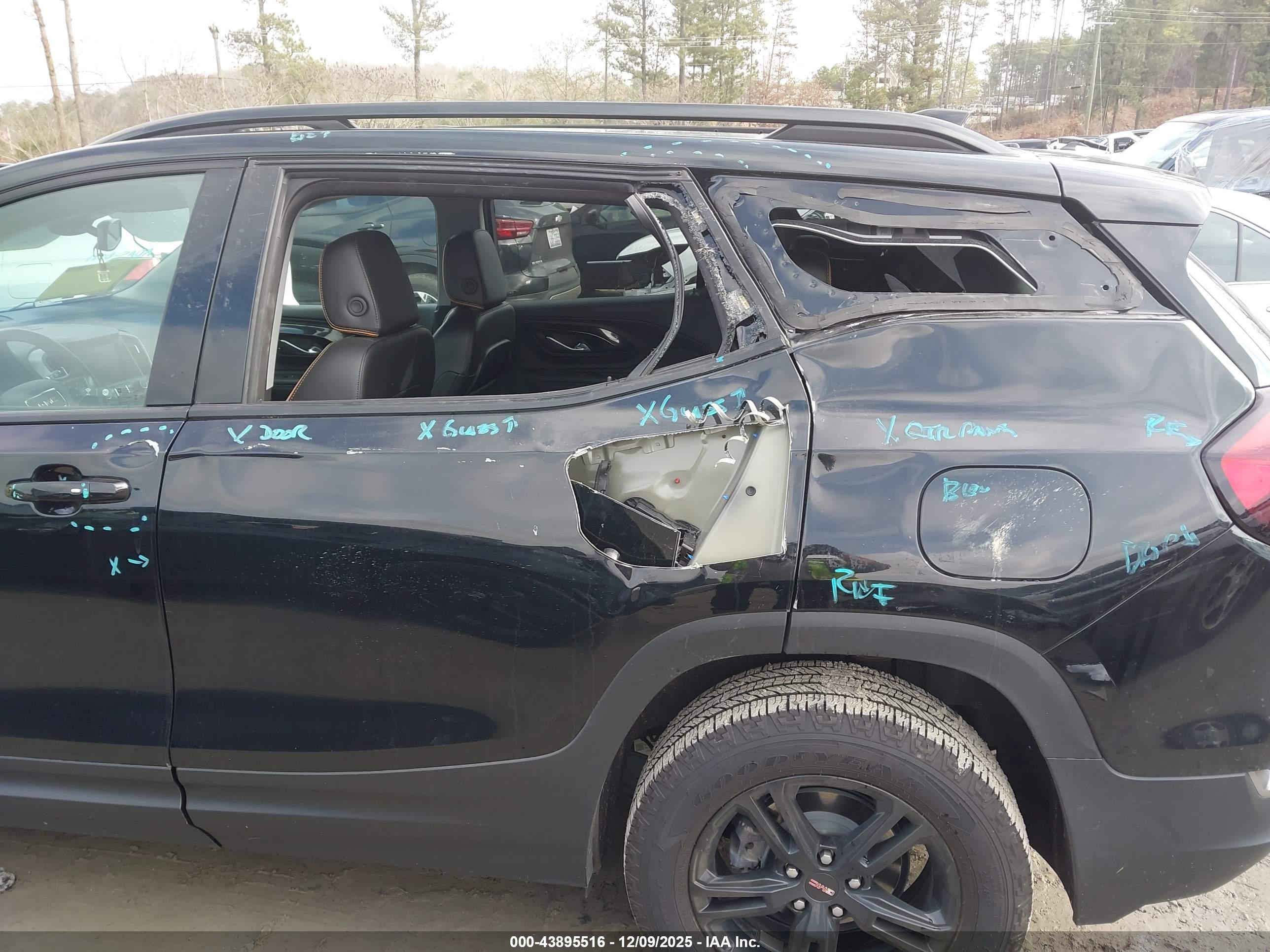 GMC TERRAIN image 6