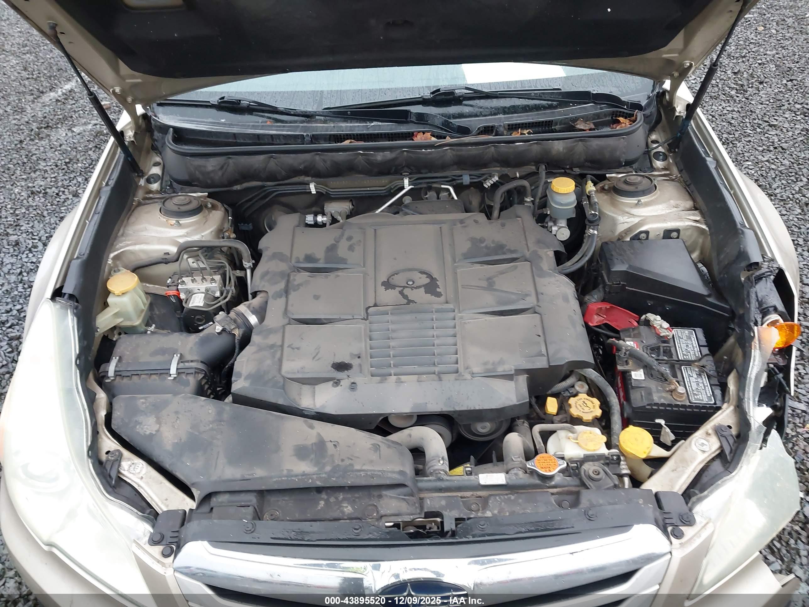 SUBARU OUTBACK image 10