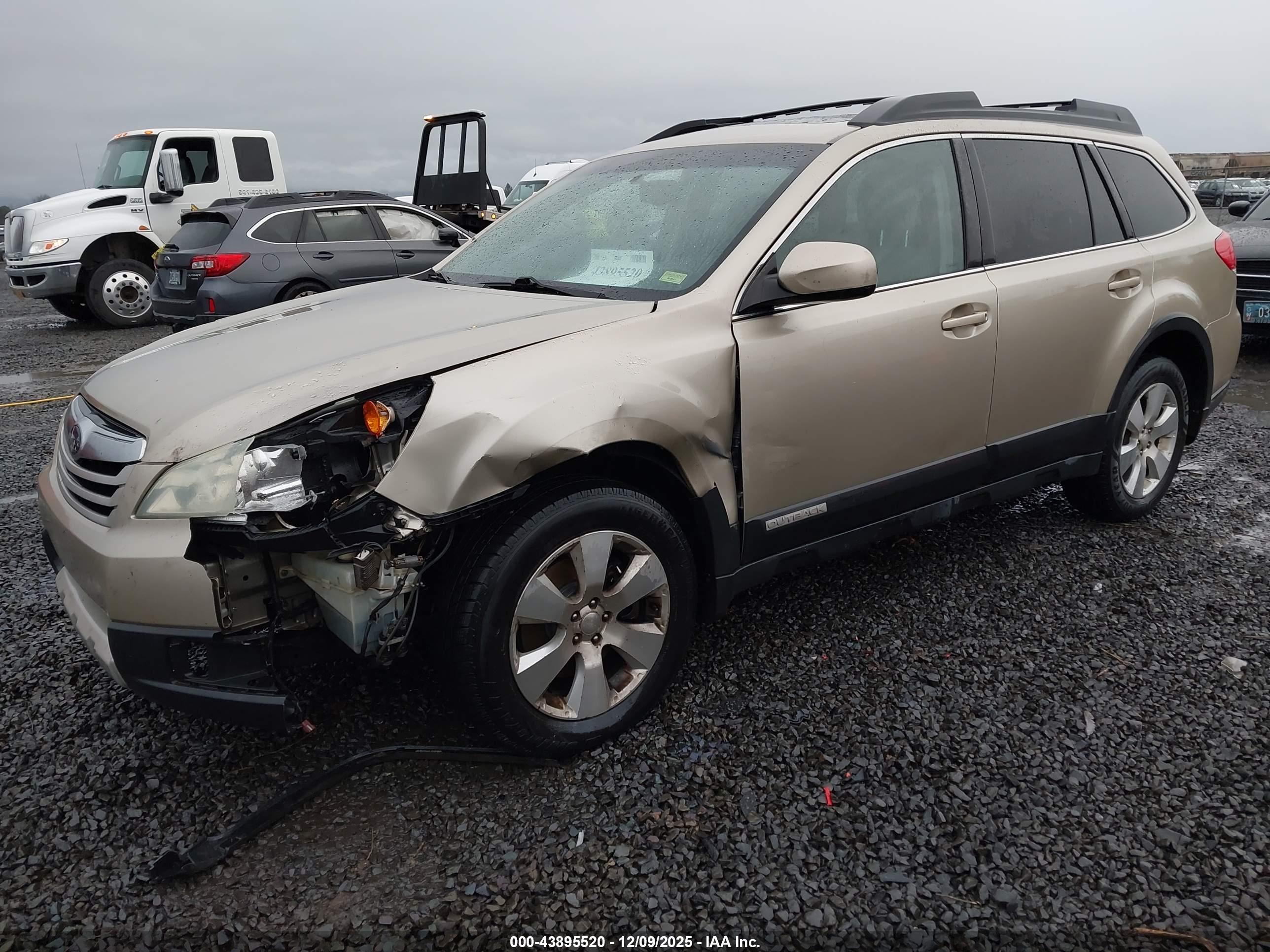 SUBARU OUTBACK image 2