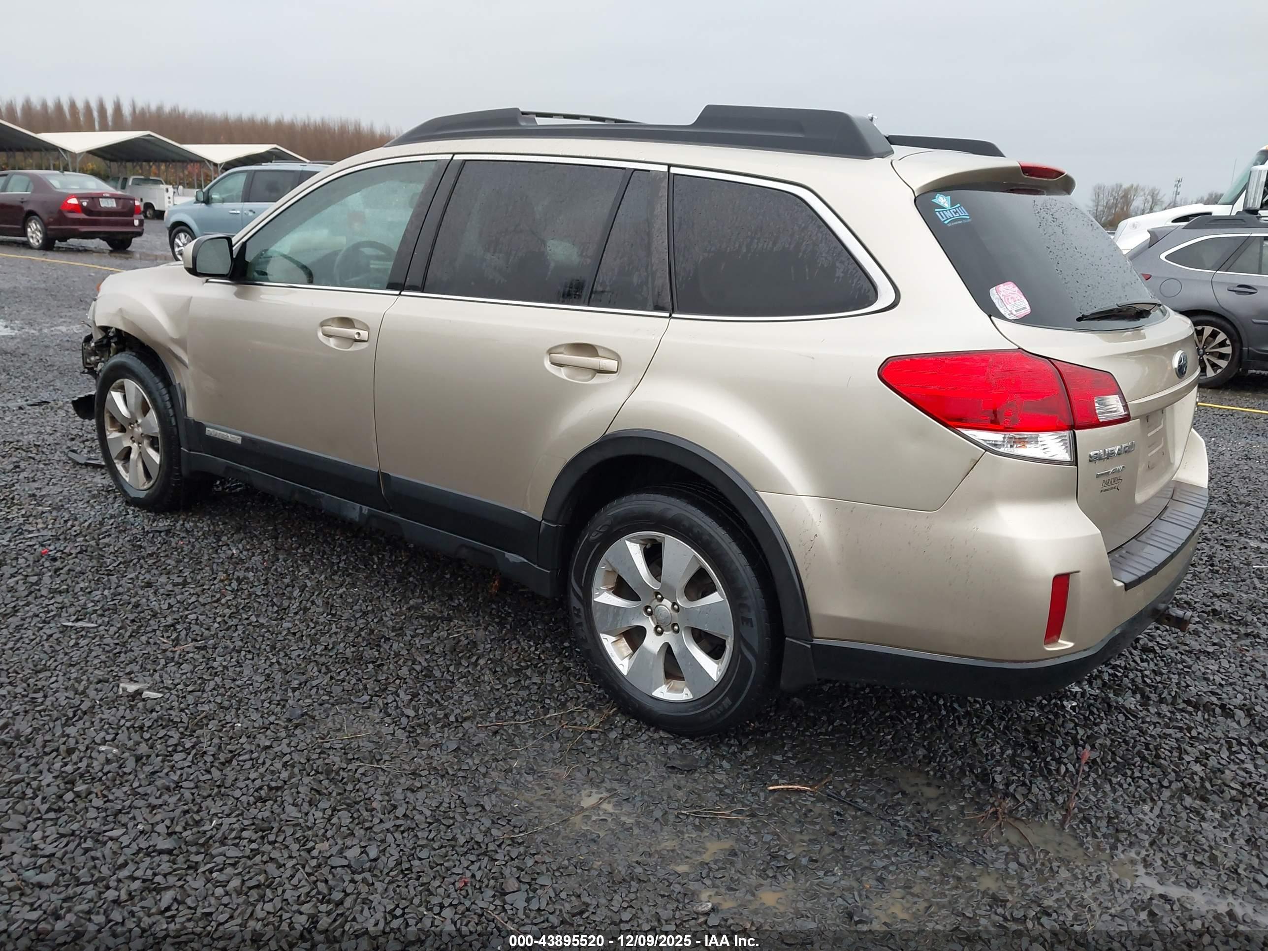 SUBARU OUTBACK image 3