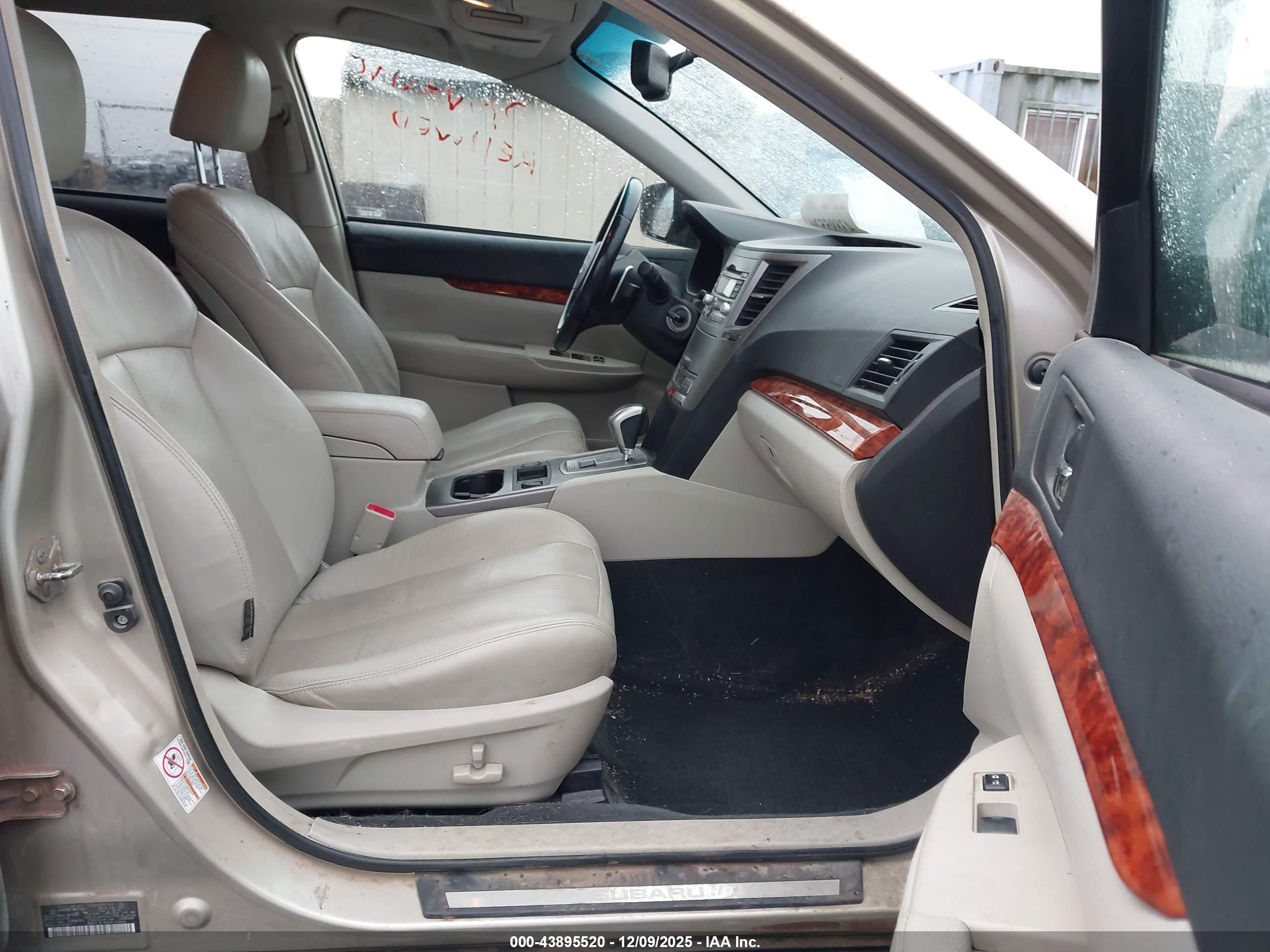 SUBARU OUTBACK image 5