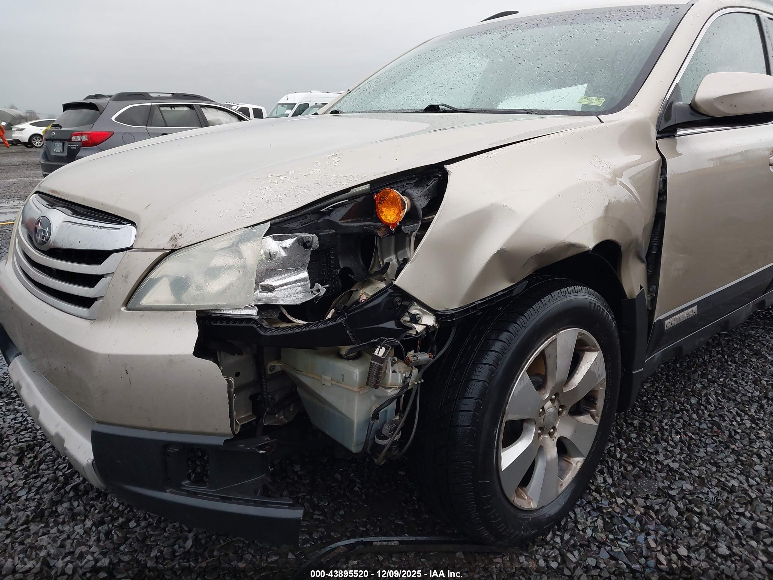 SUBARU OUTBACK image 6