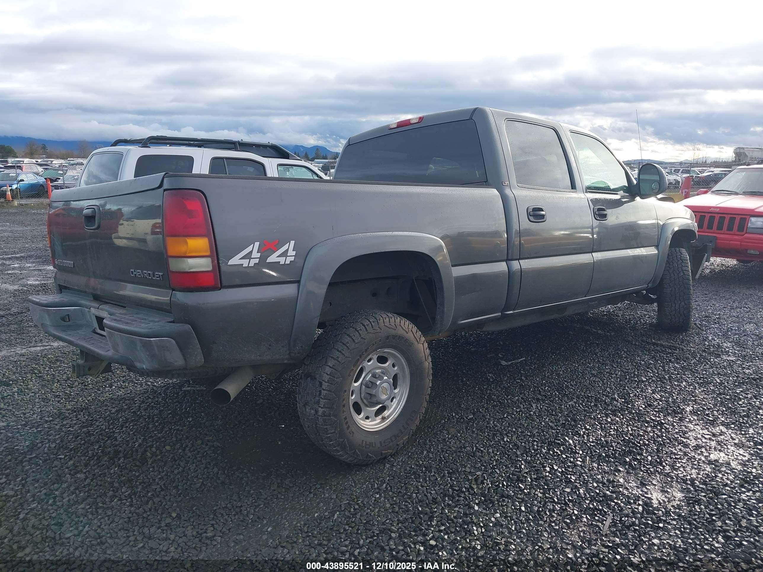 CHEVROLET SILVERADO image 4