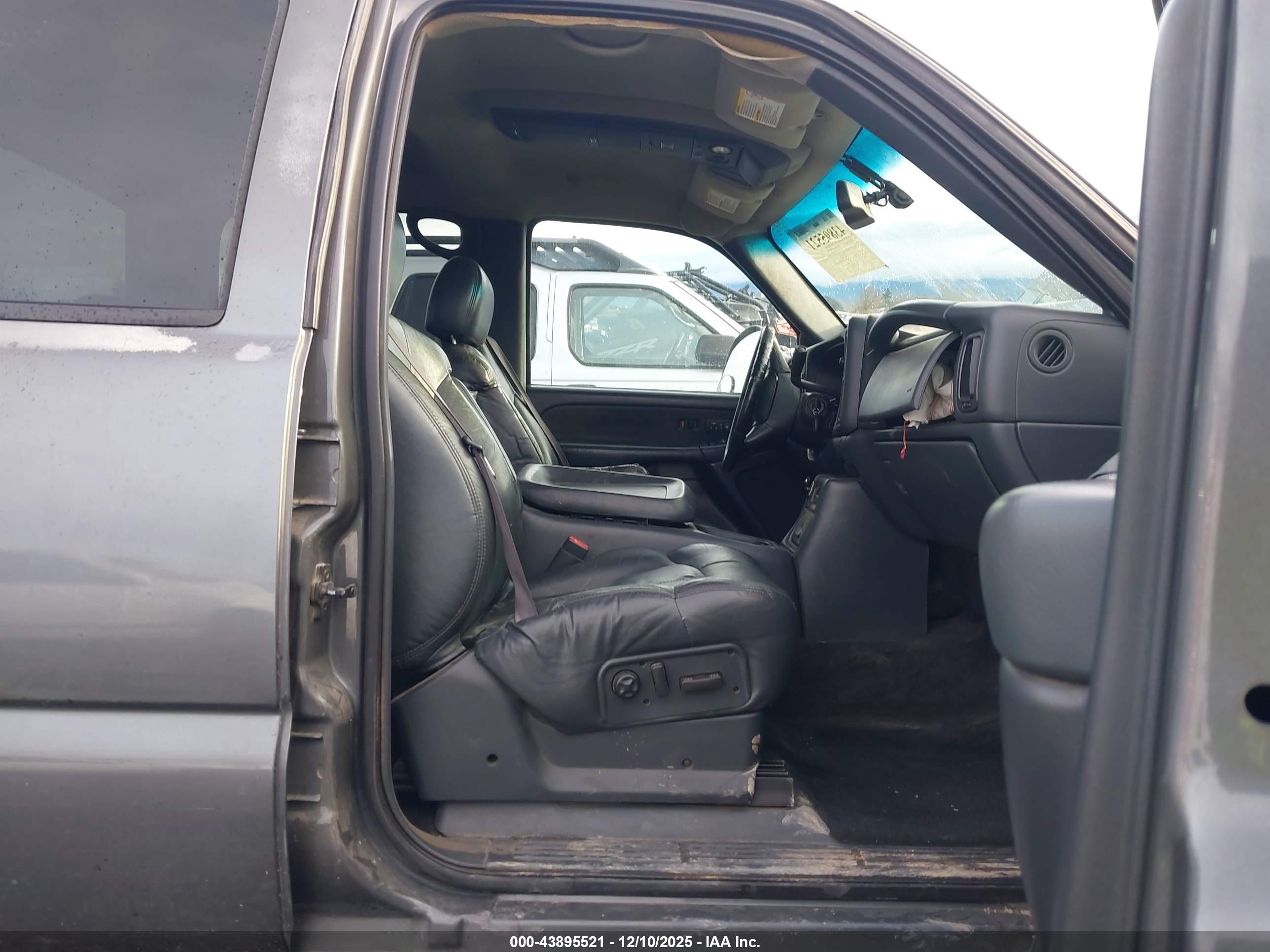 CHEVROLET SILVERADO image 5