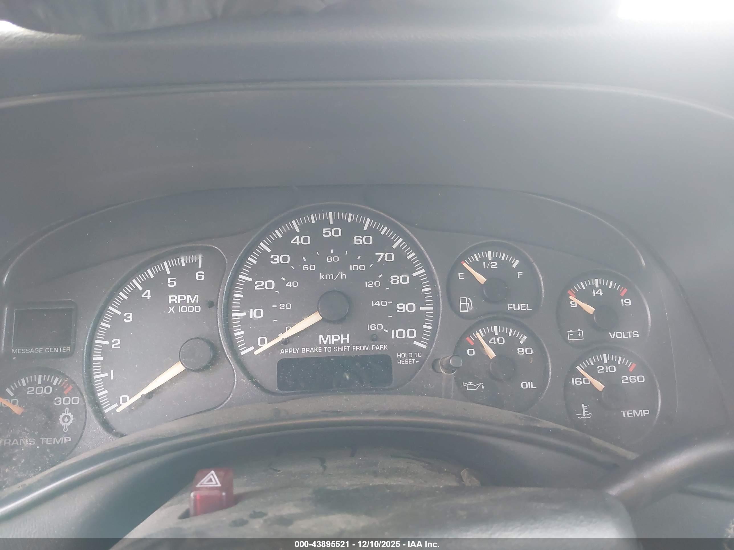 CHEVROLET SILVERADO image 7