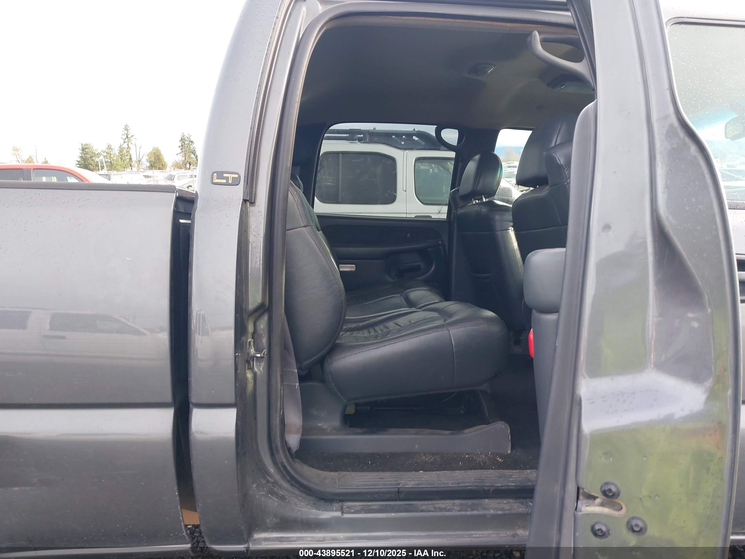 CHEVROLET SILVERADO image 8
