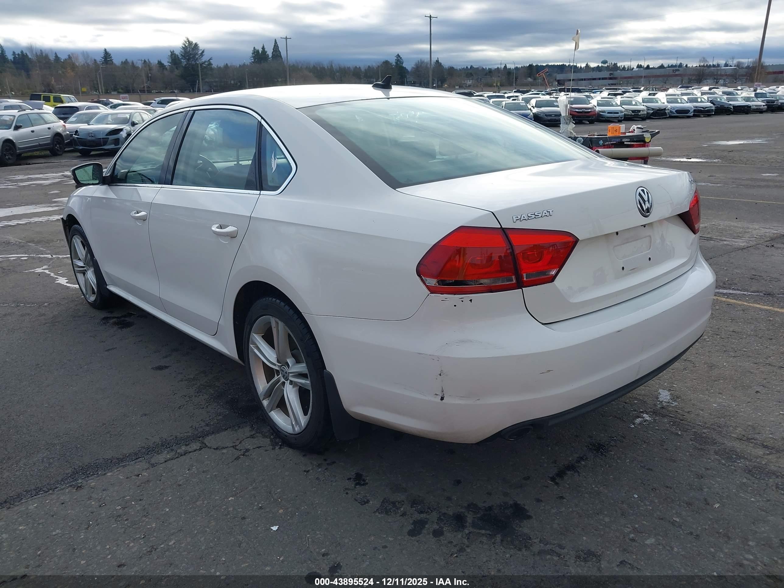 VOLKSWAGEN PASSAT image 3