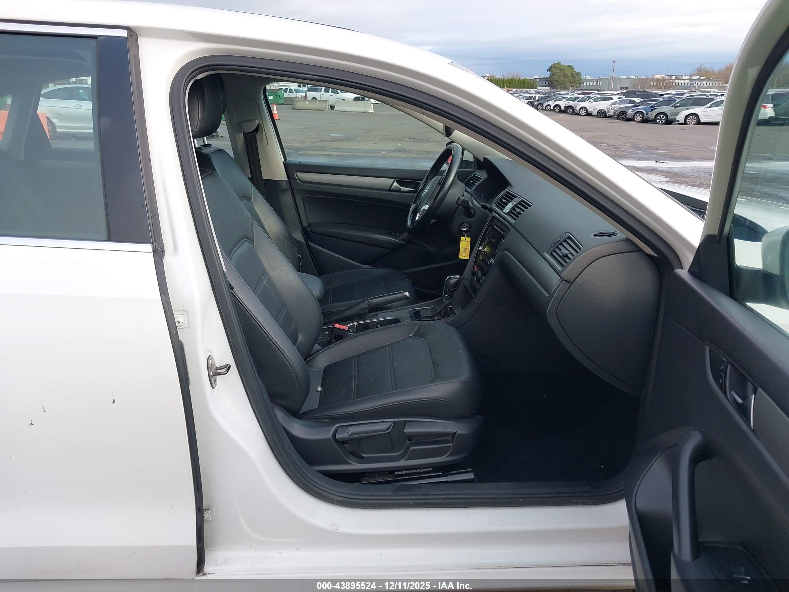 VOLKSWAGEN PASSAT image 5
