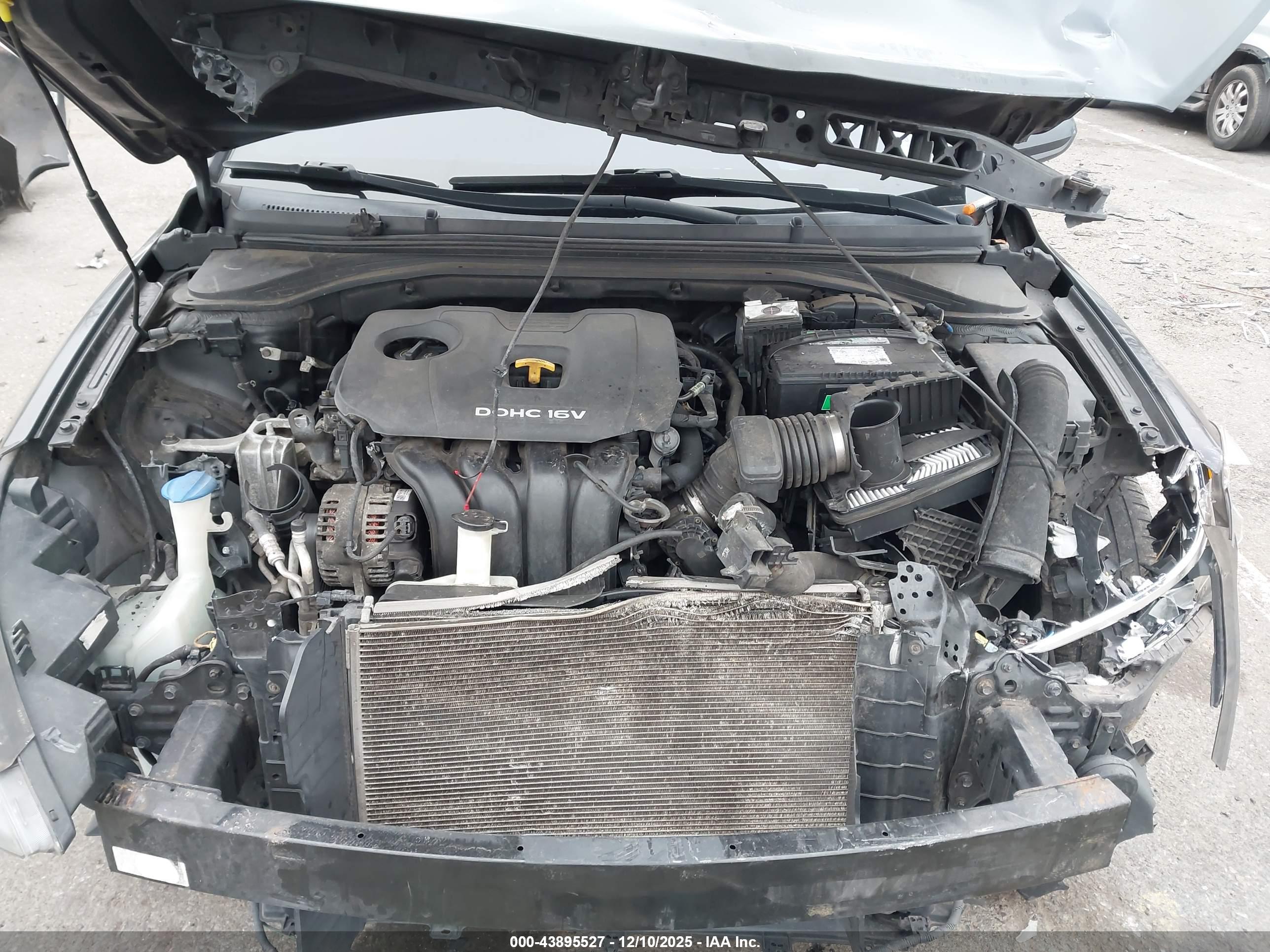 HYUNDAI ELANTRA image 10