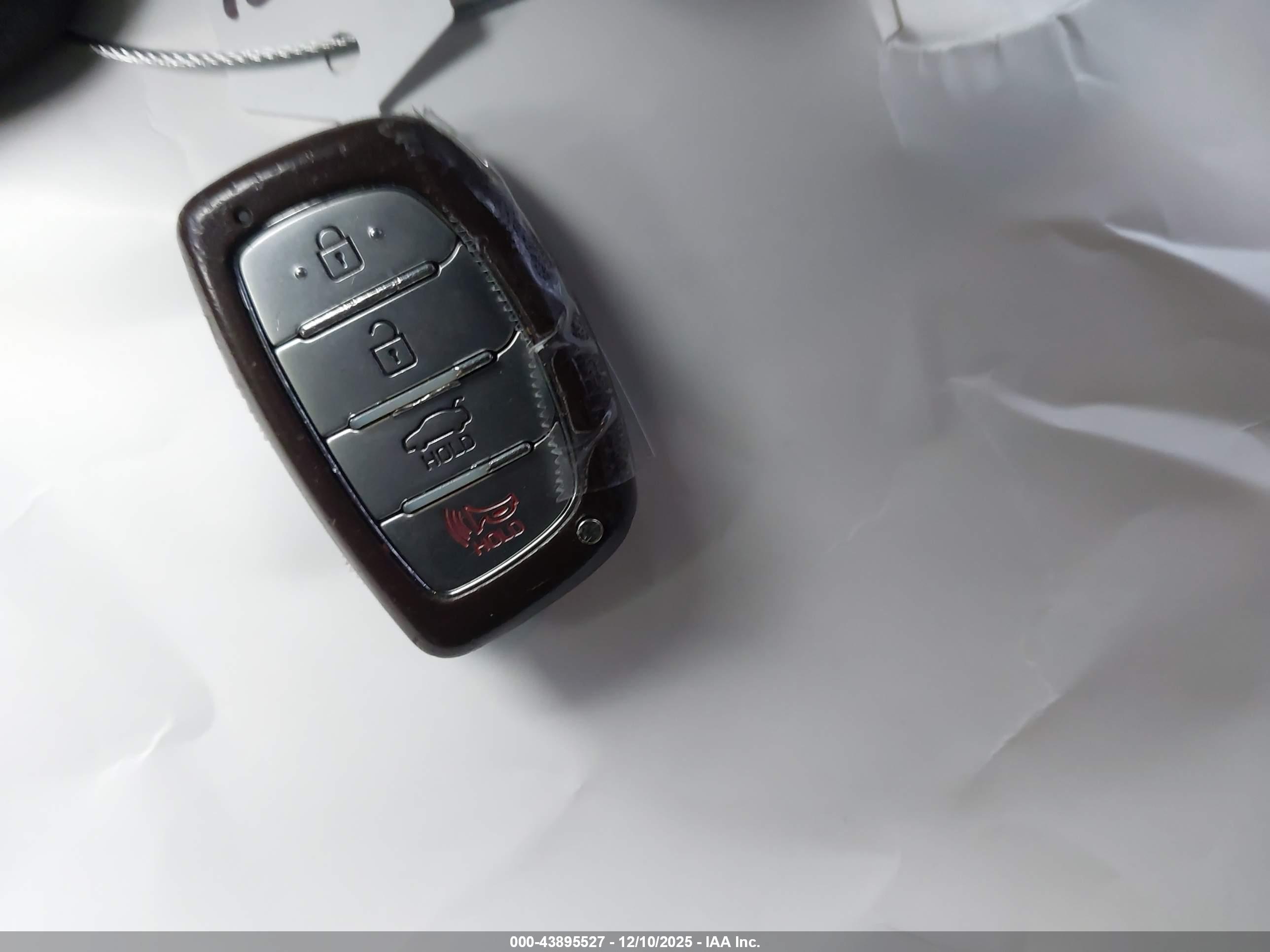 HYUNDAI ELANTRA image 11
