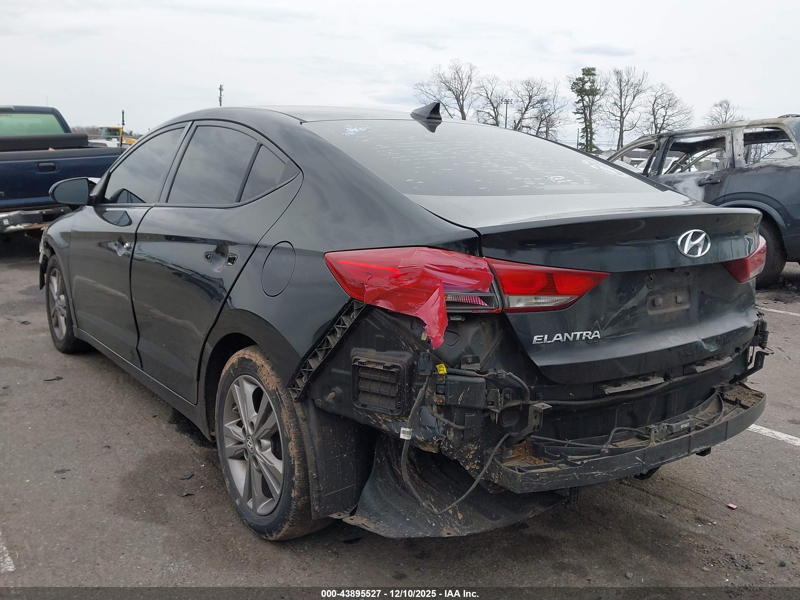 HYUNDAI ELANTRA image 3