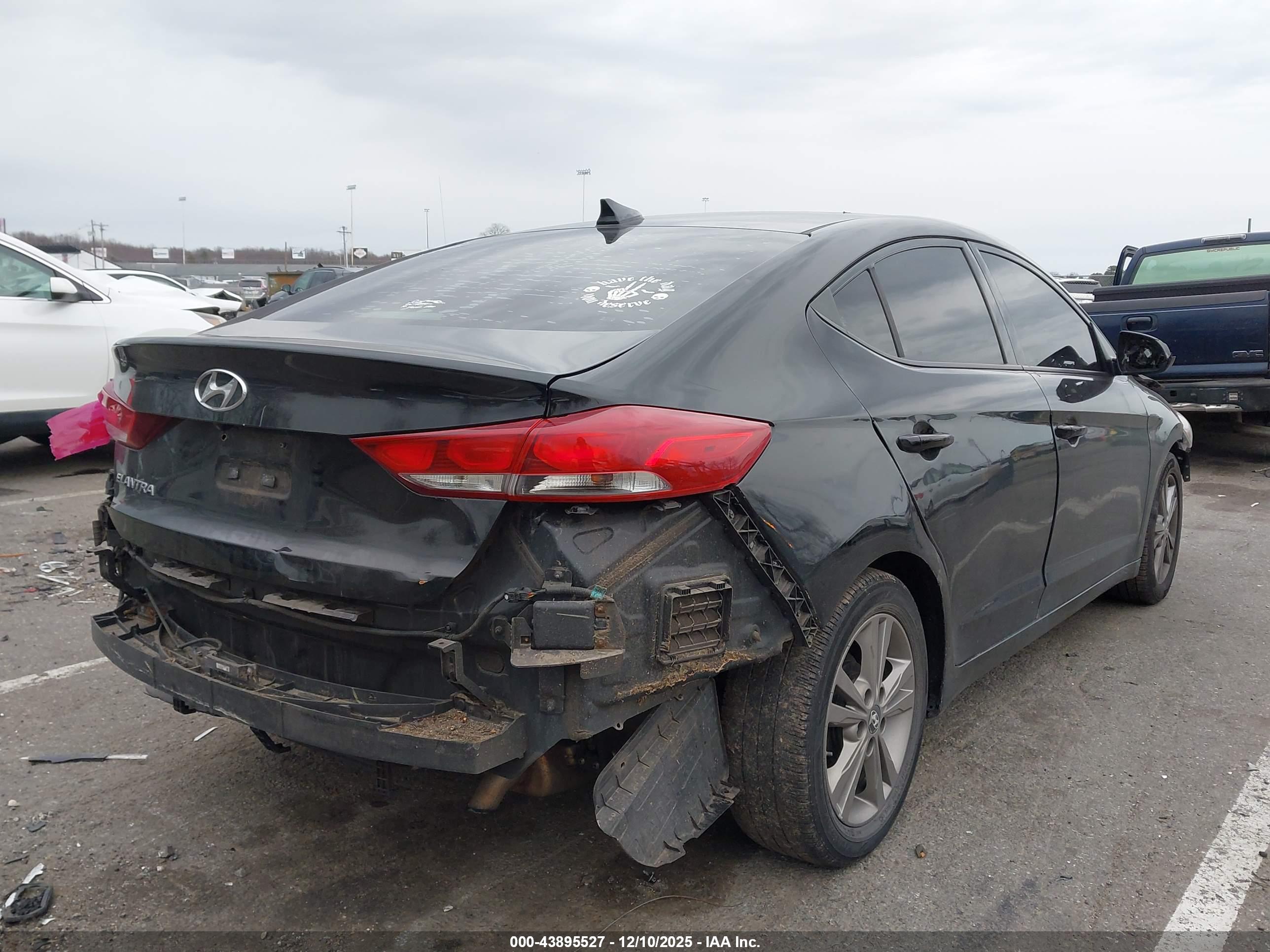 HYUNDAI ELANTRA image 4