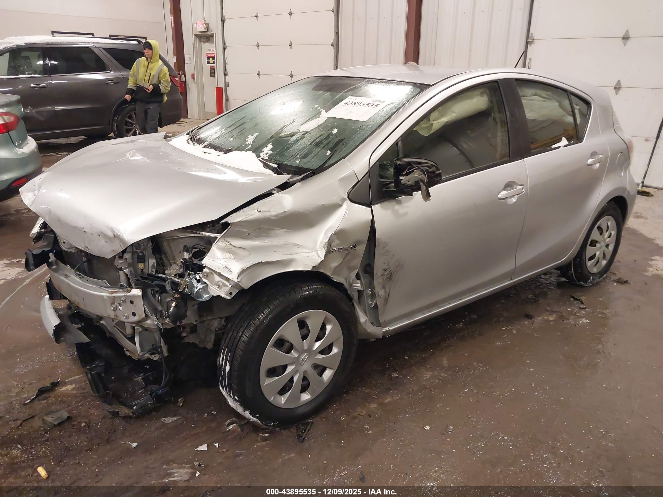 TOYOTA PRIUS image 2