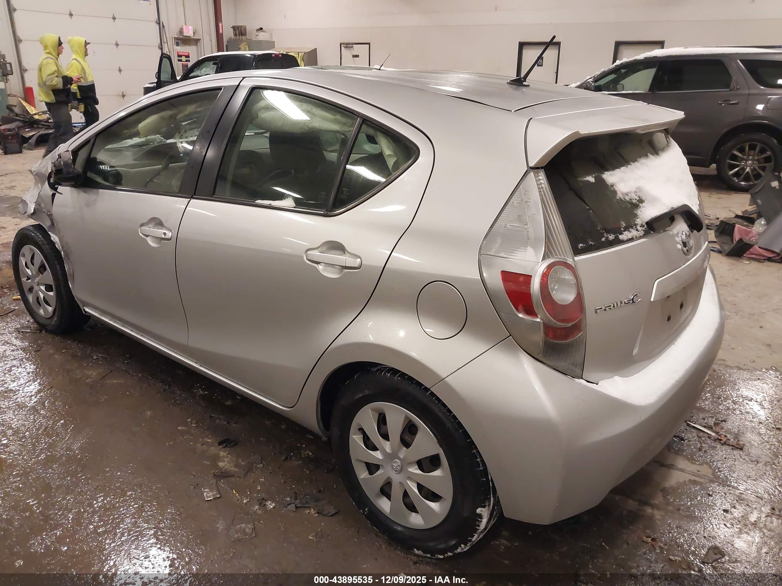 TOYOTA PRIUS image 3