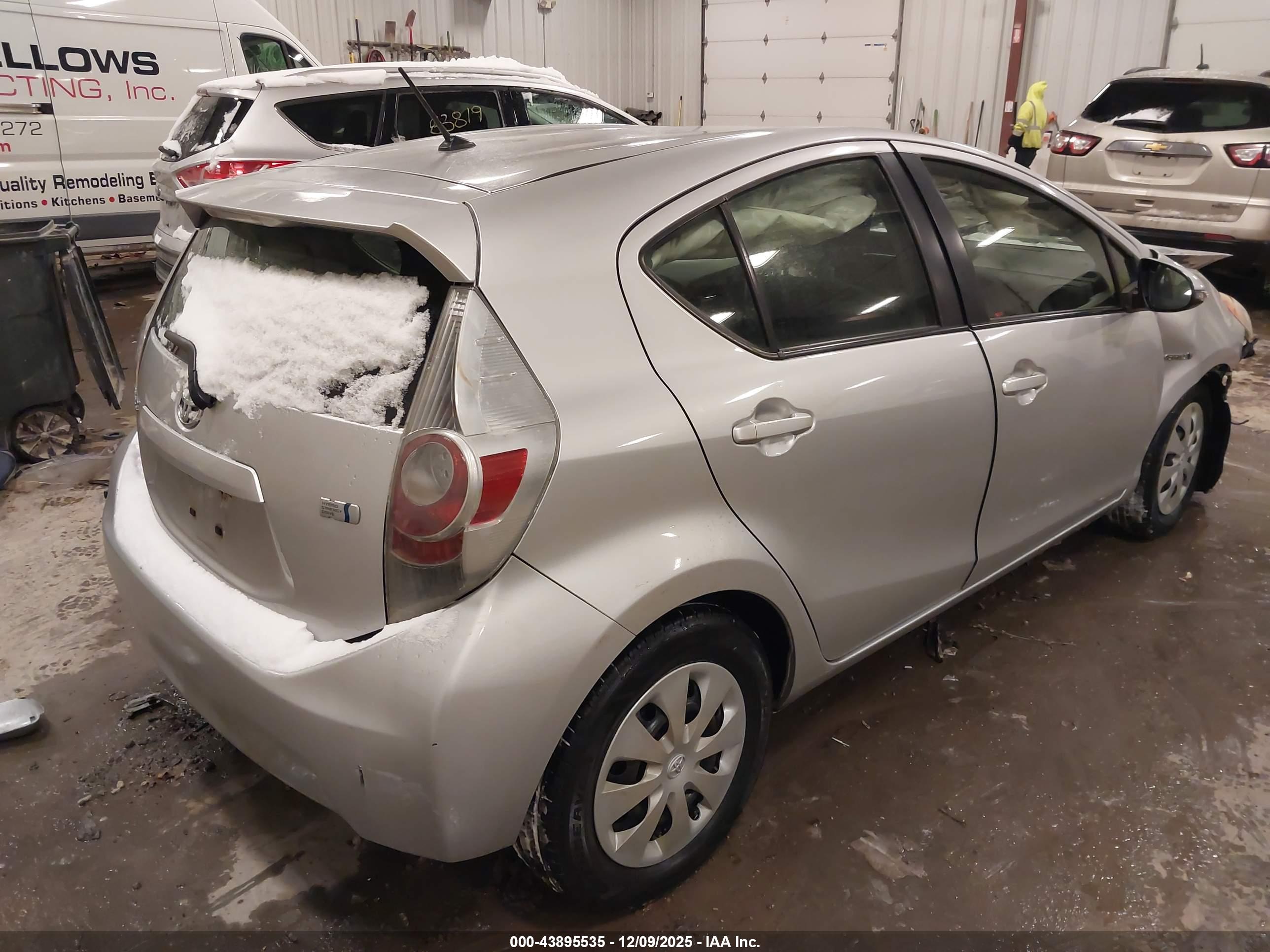 TOYOTA PRIUS image 4