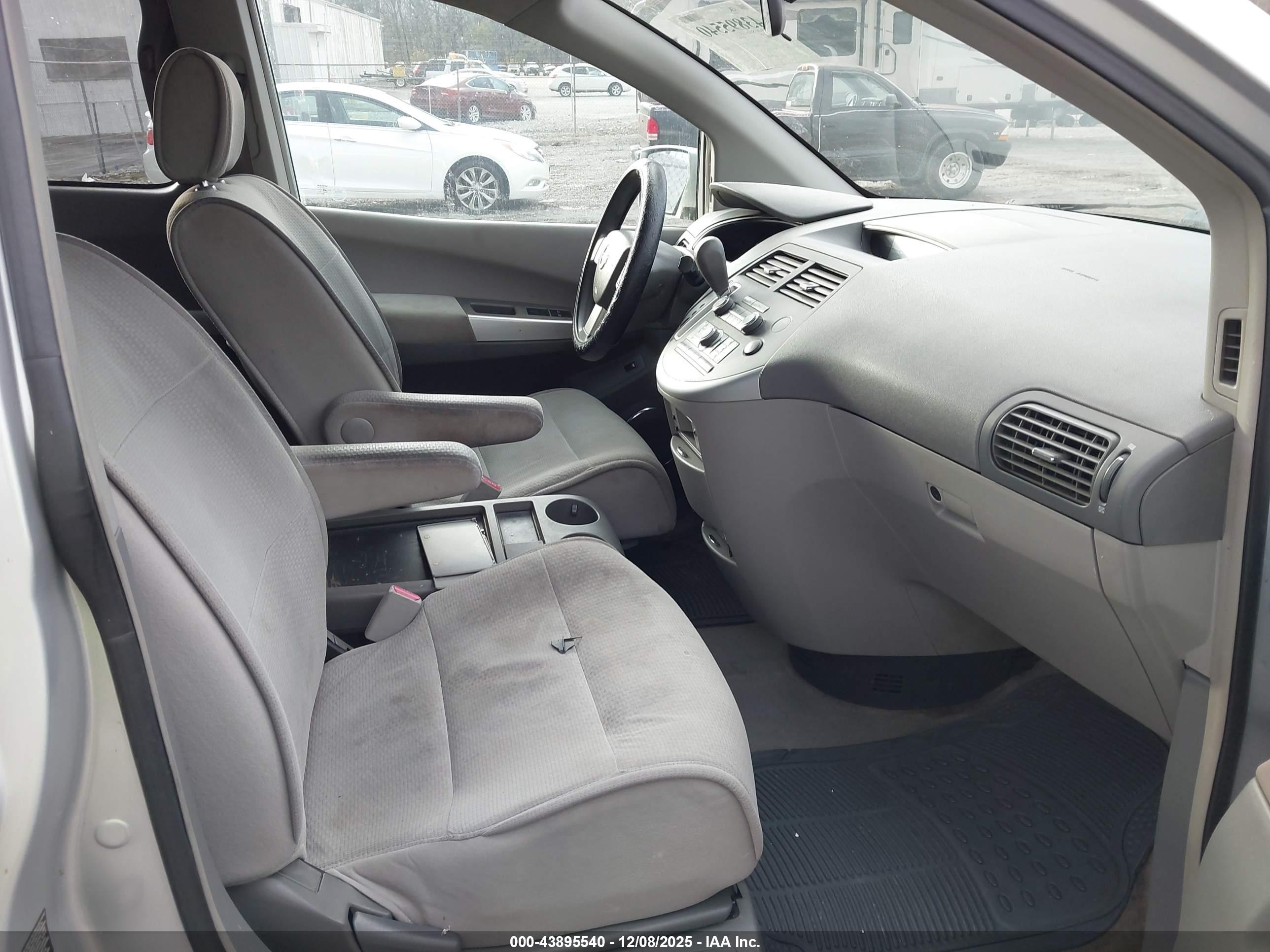 NISSAN QUEST image 5