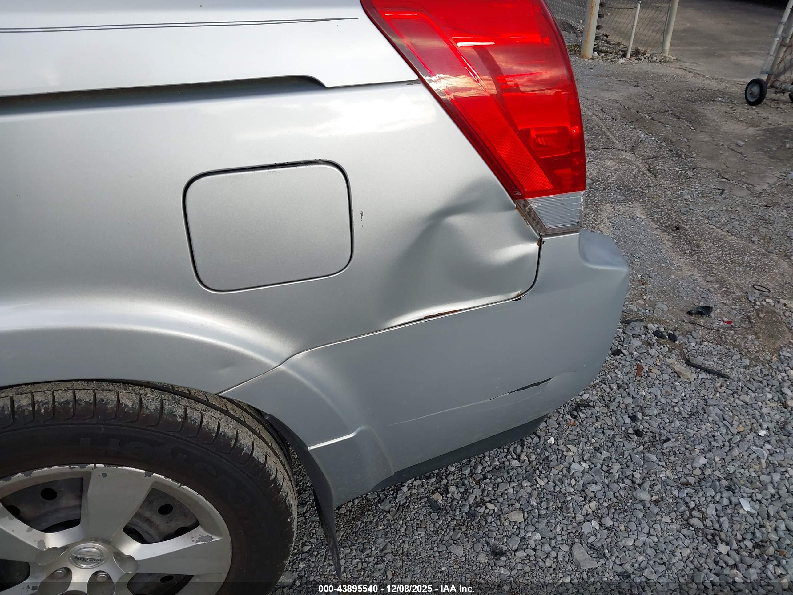 NISSAN QUEST image 6