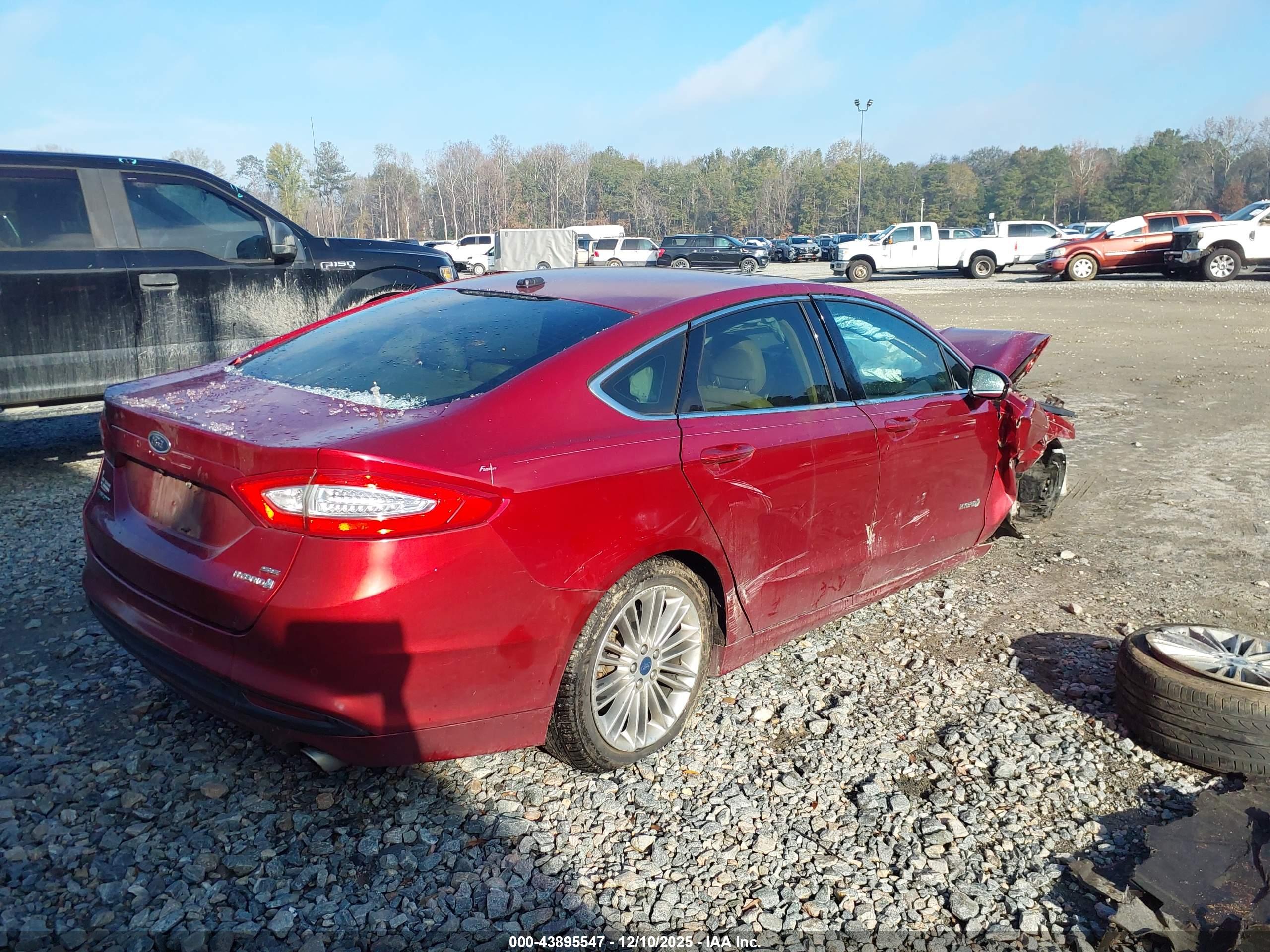 FORD FUSION image 4