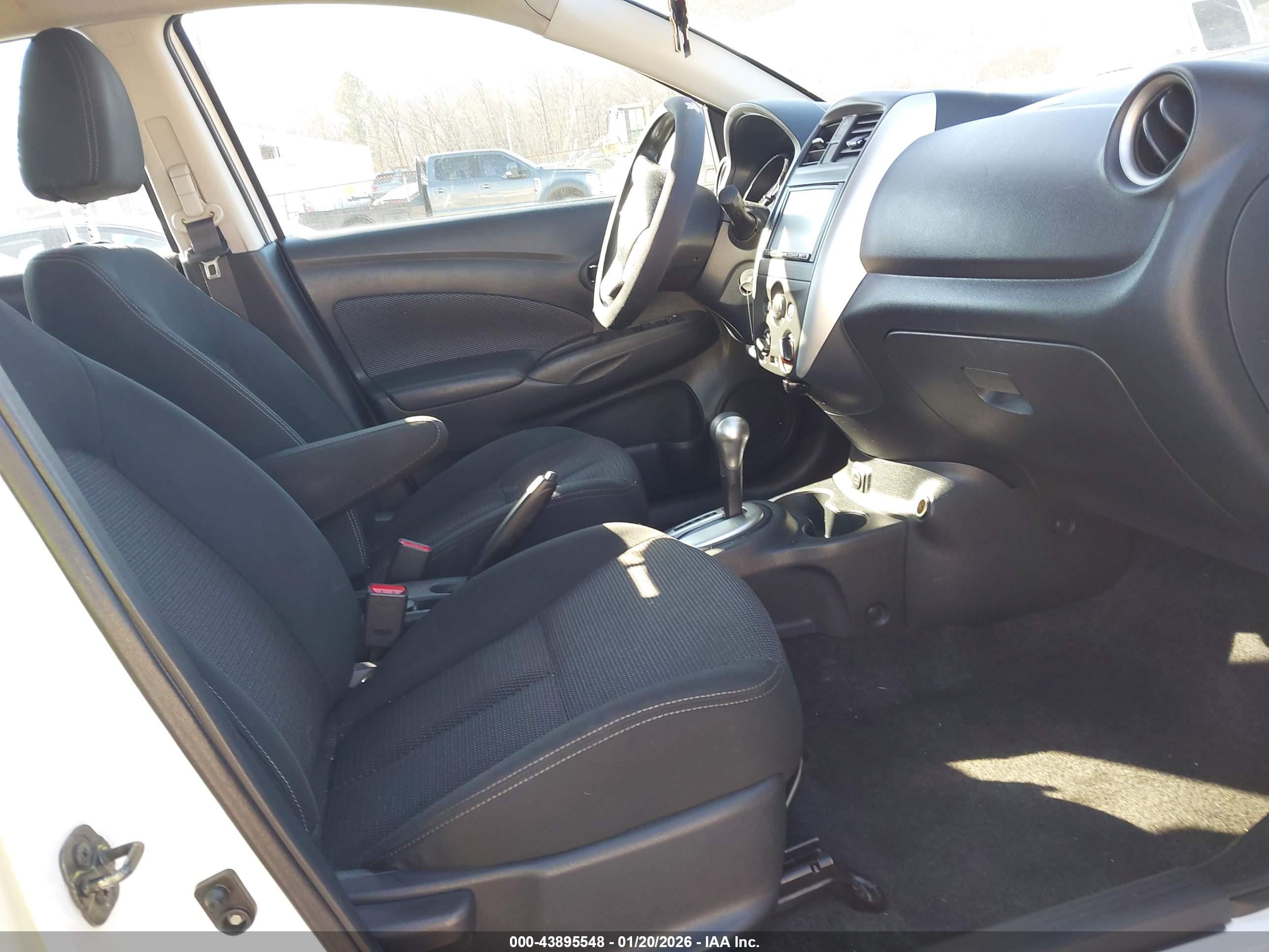 NISSAN VERSA image 5