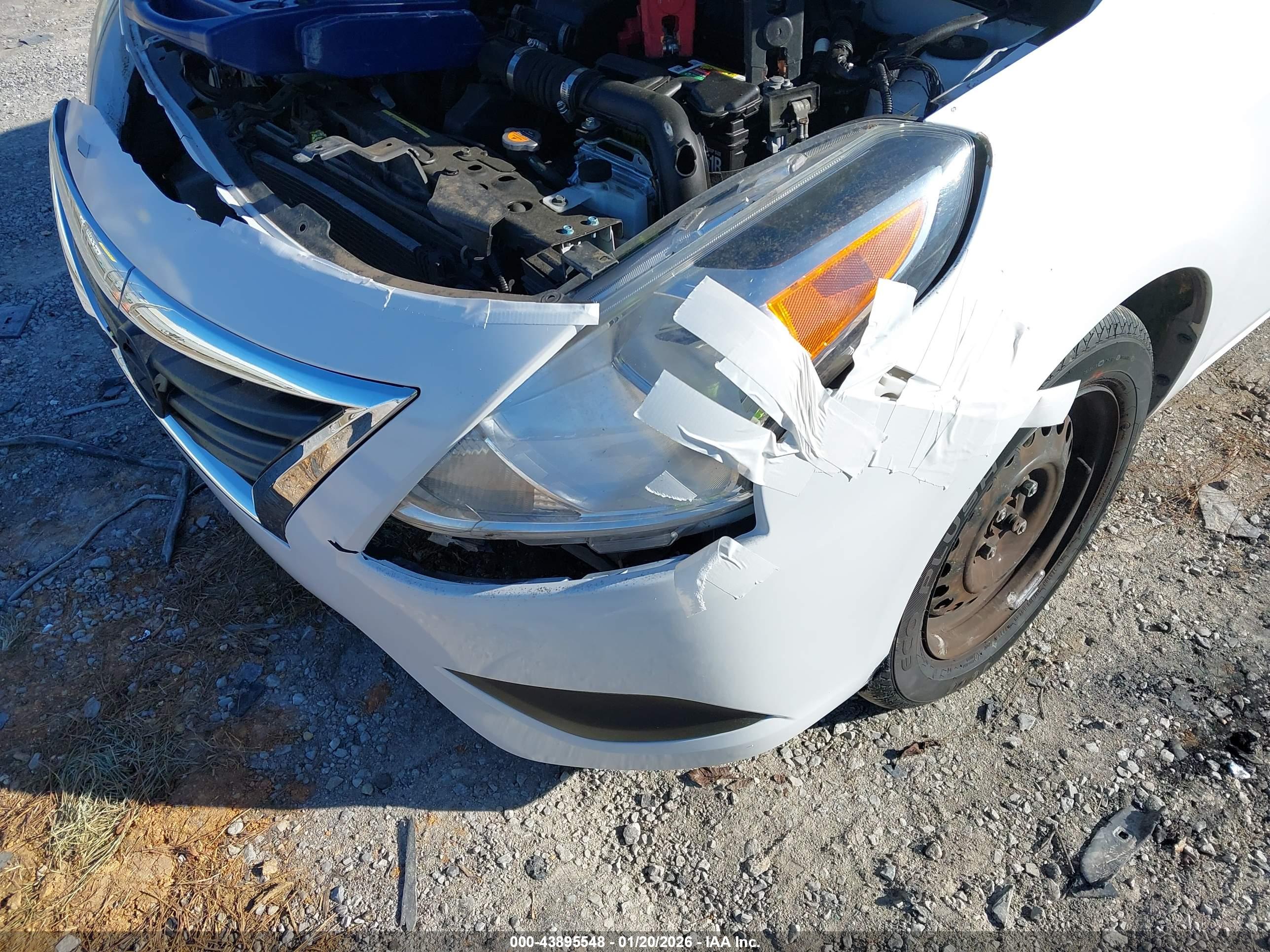 NISSAN VERSA image 6
